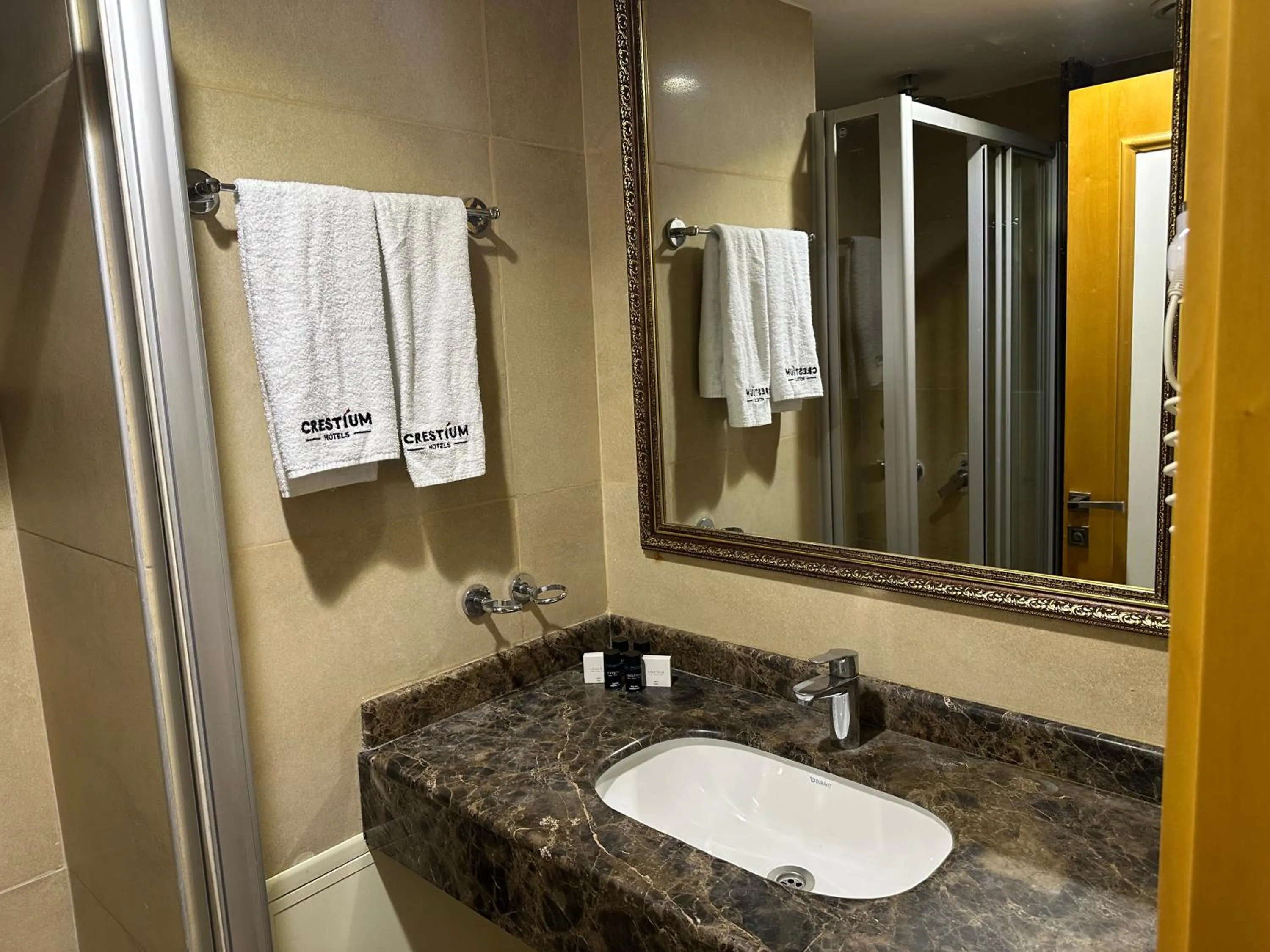 Shower in Aven Hotel