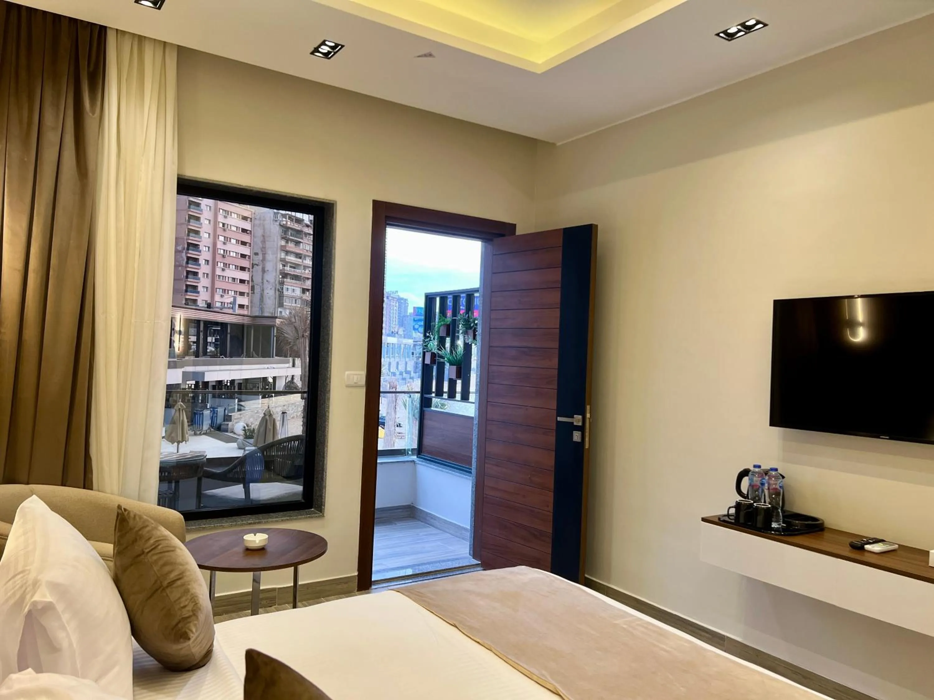 Balcony/Terrace, Bed in XU San Stefano Hotel Alexandria