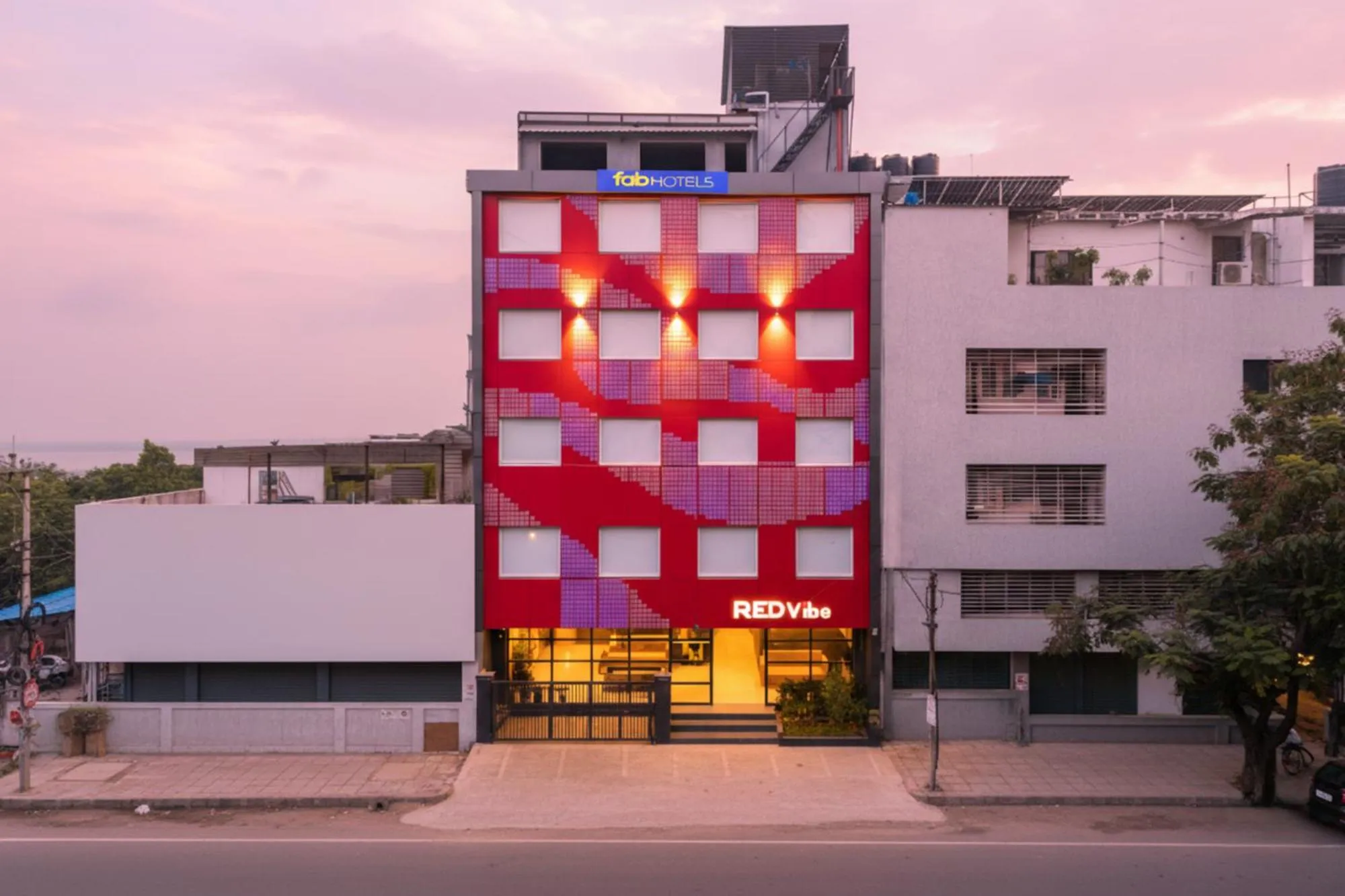 Facade/entrance in FabHotel Red Vibe
