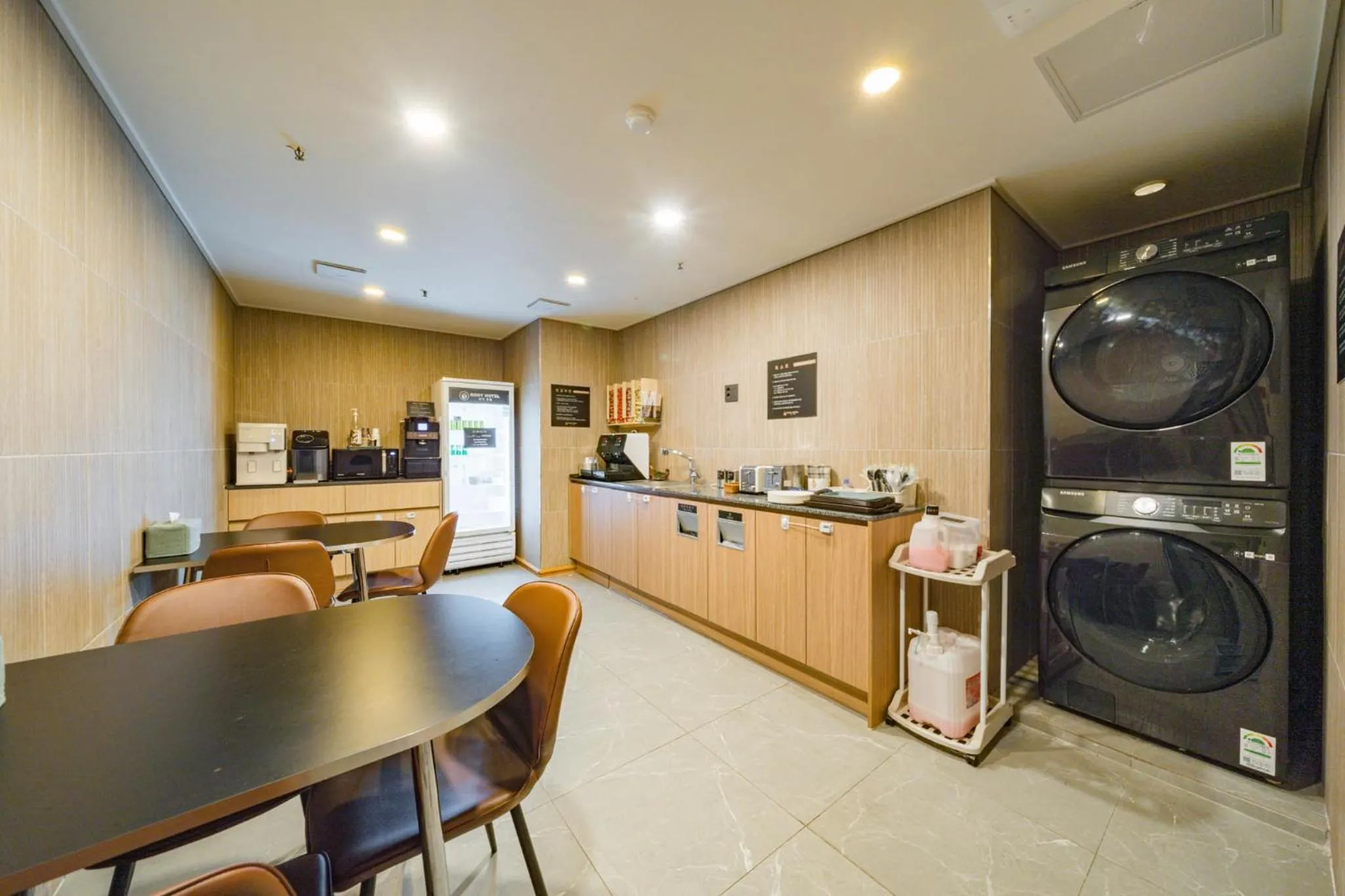 Food and drinks in Rosy Hotel