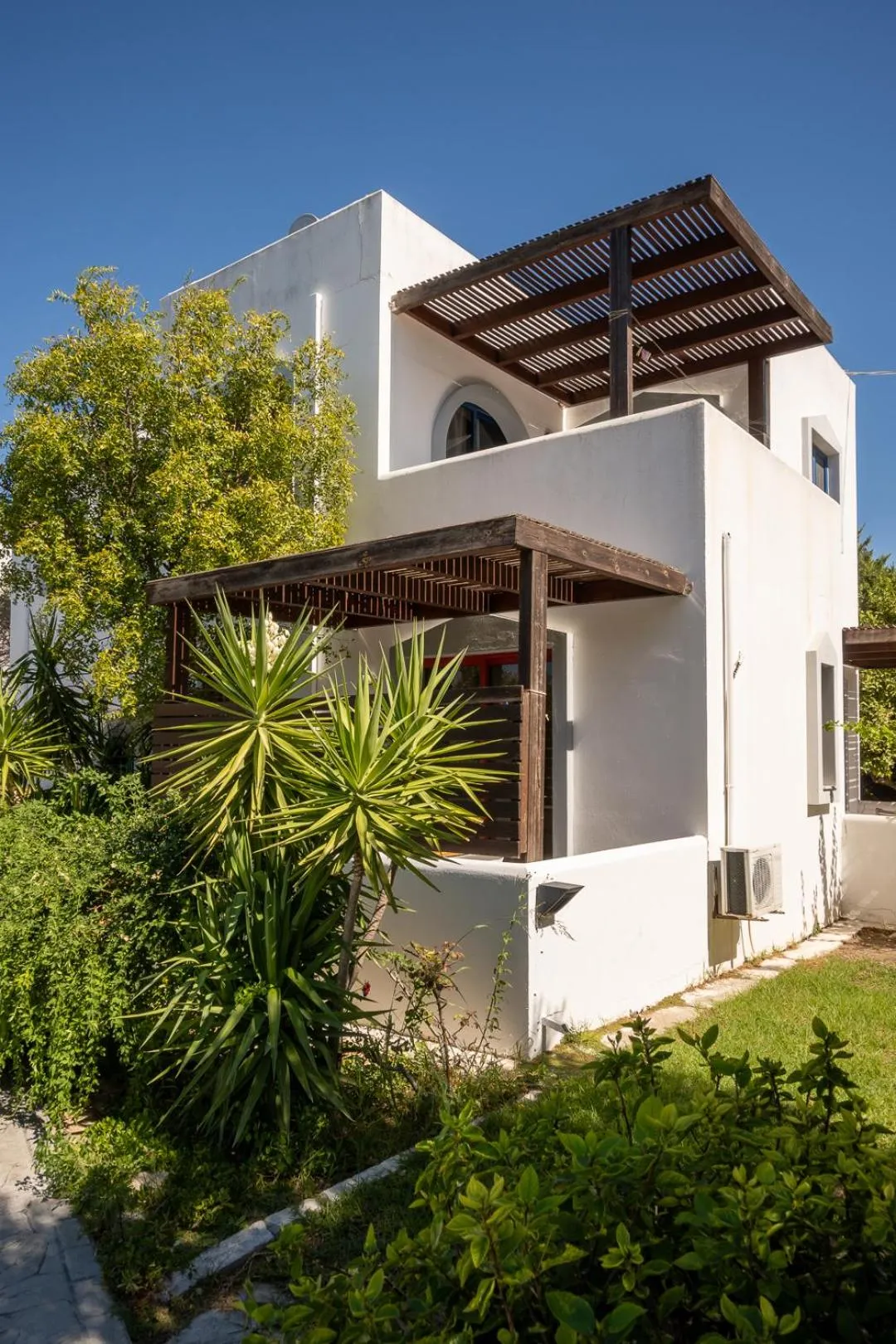 Property building in Triantafillas Suites