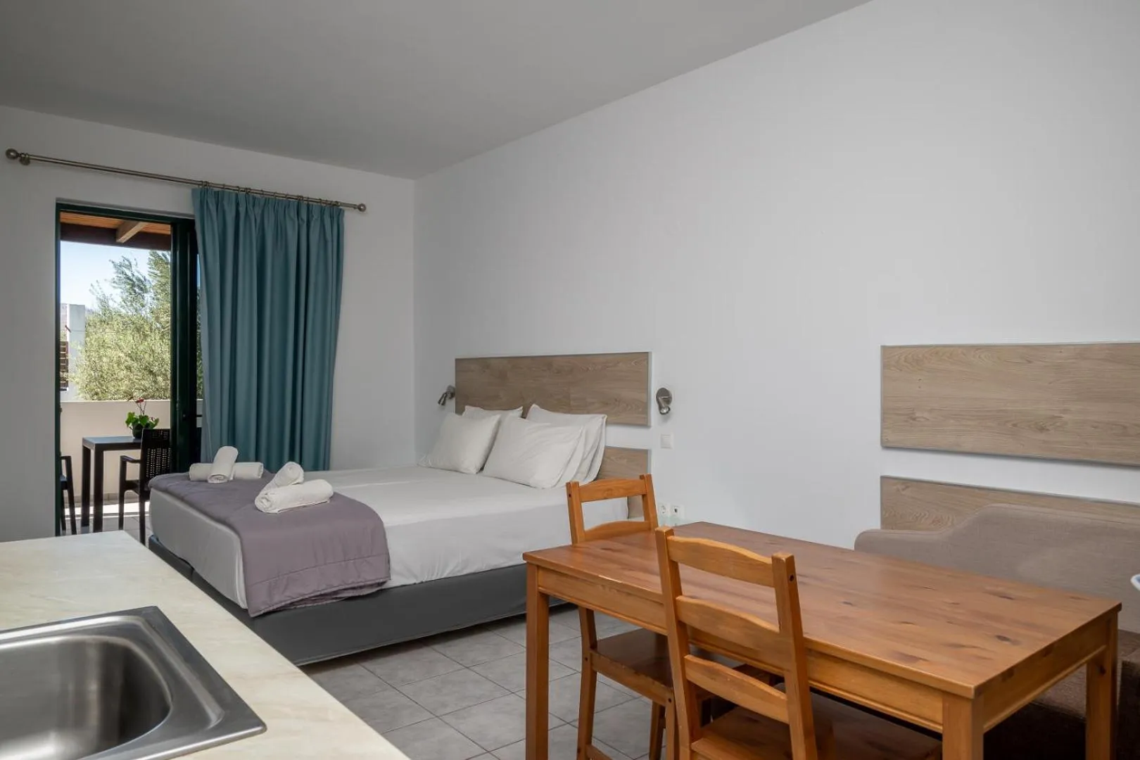 Bed in Triantafillas Suites