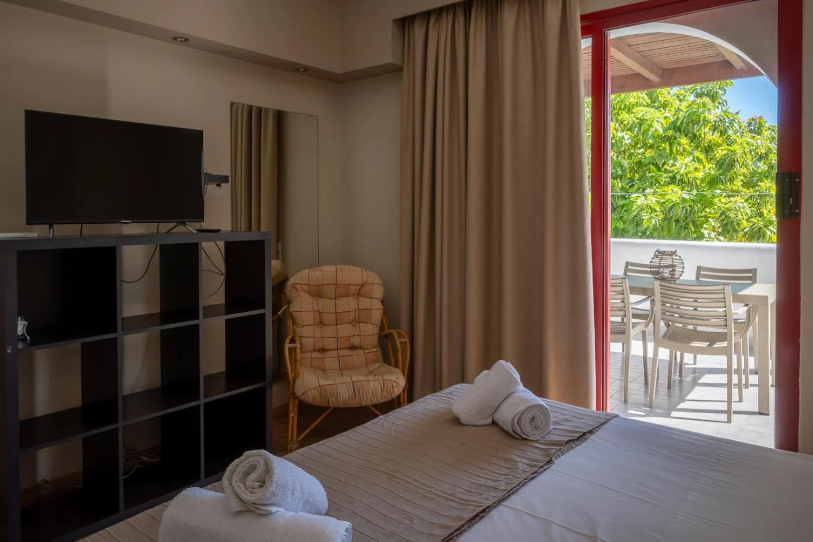 Bed in Triantafillas Suites