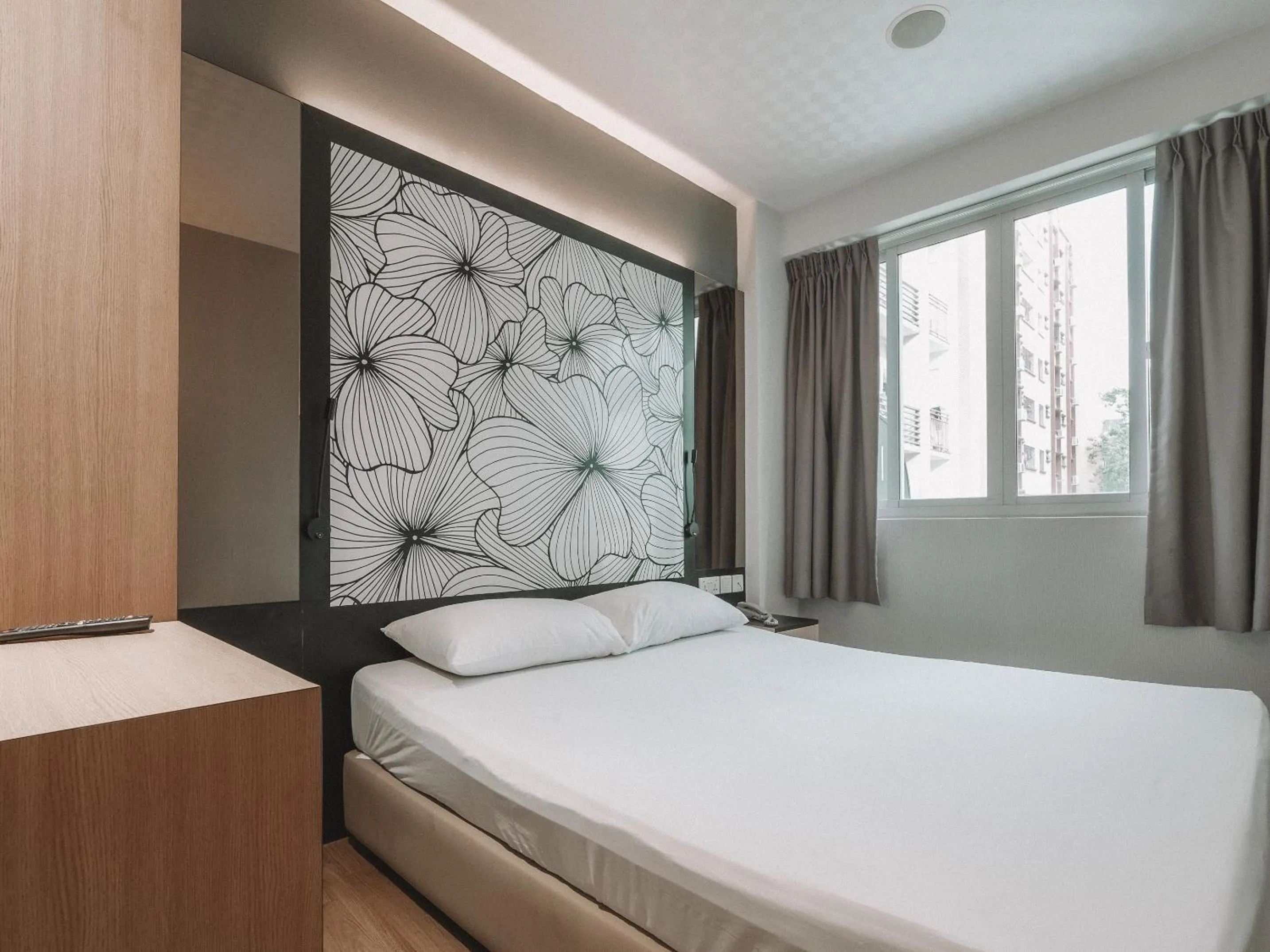 Bed in Hi Hotel Dot, 11Hrs, Stay from 10PM to 9AM