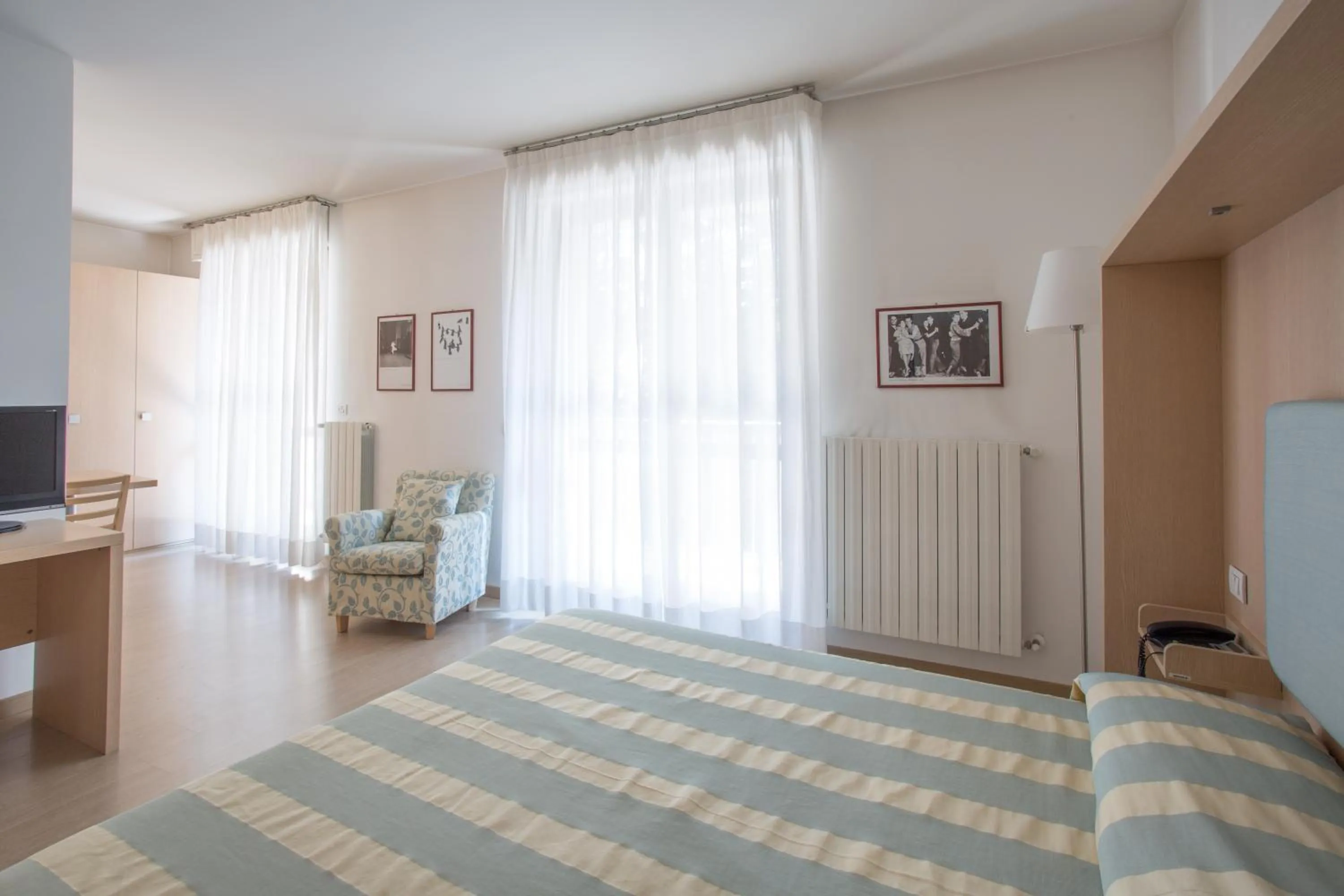 Photo of the whole room, Bed in Brianteo Hotel Residence and Restaurant