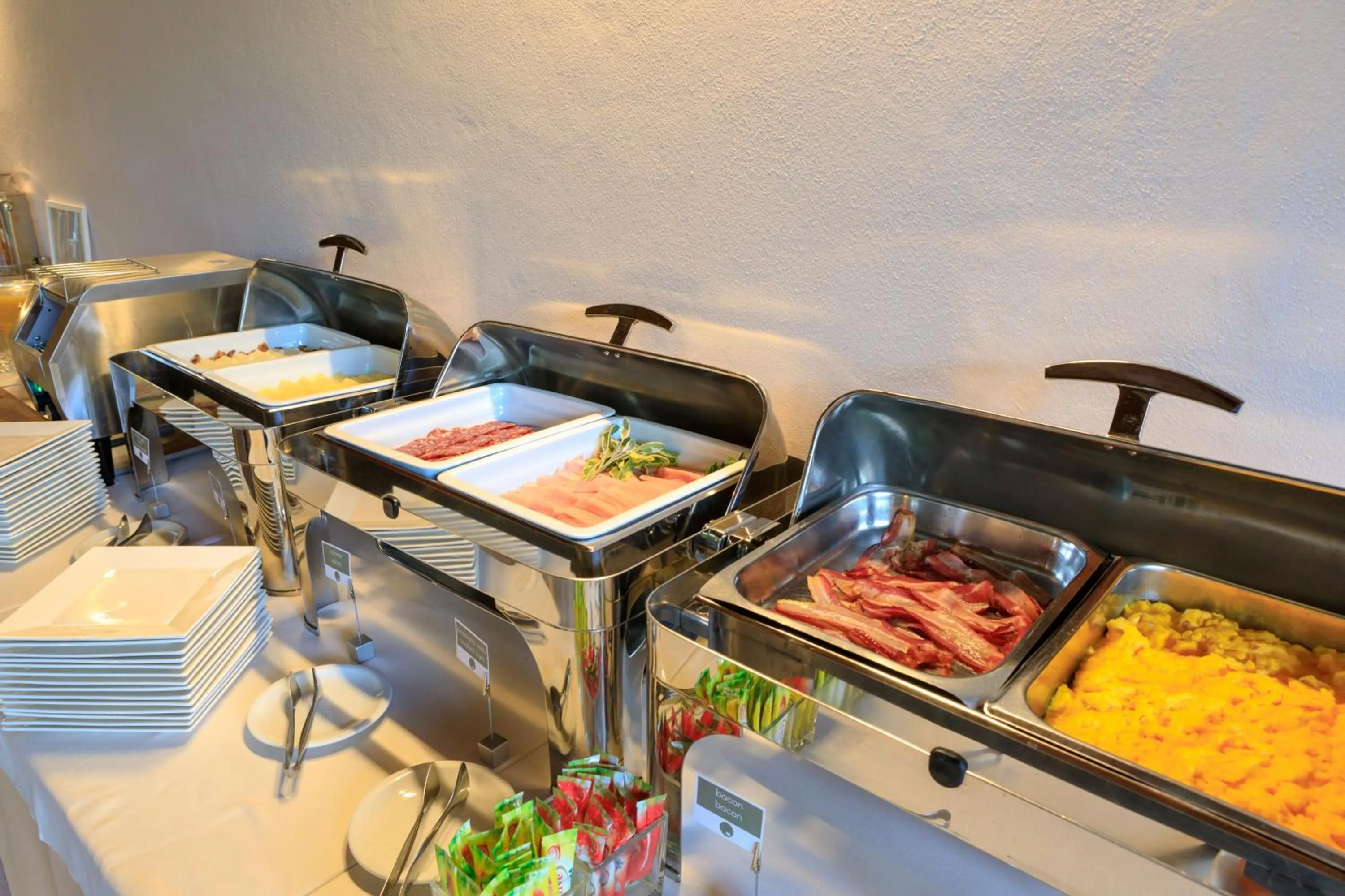 Buffet breakfast in Brianteo Hotel Residence and Restaurant