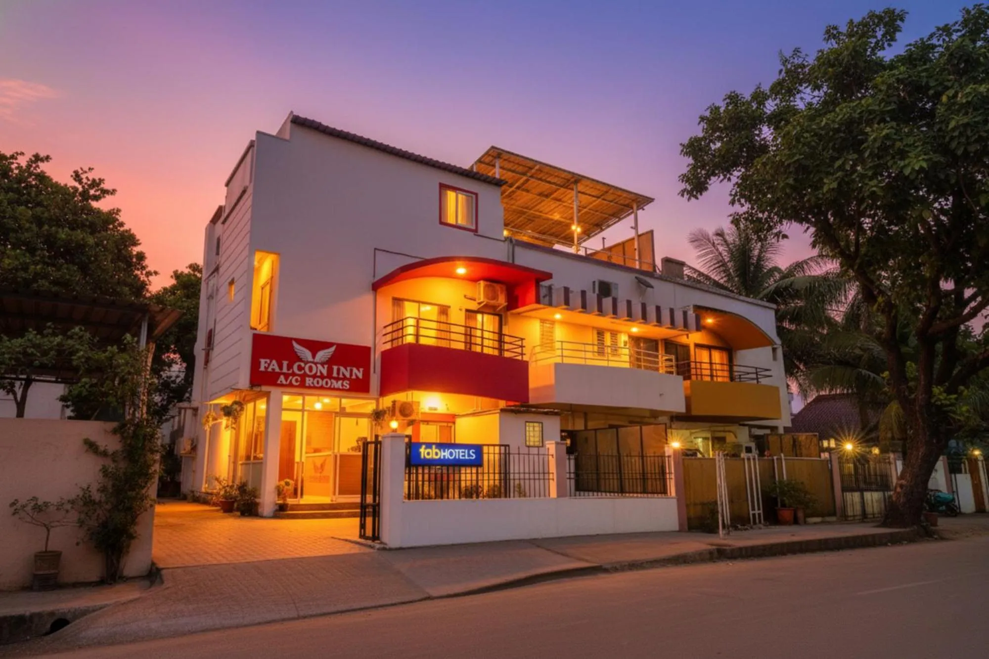 Facade/entrance in FabHotel New Falcon Inn