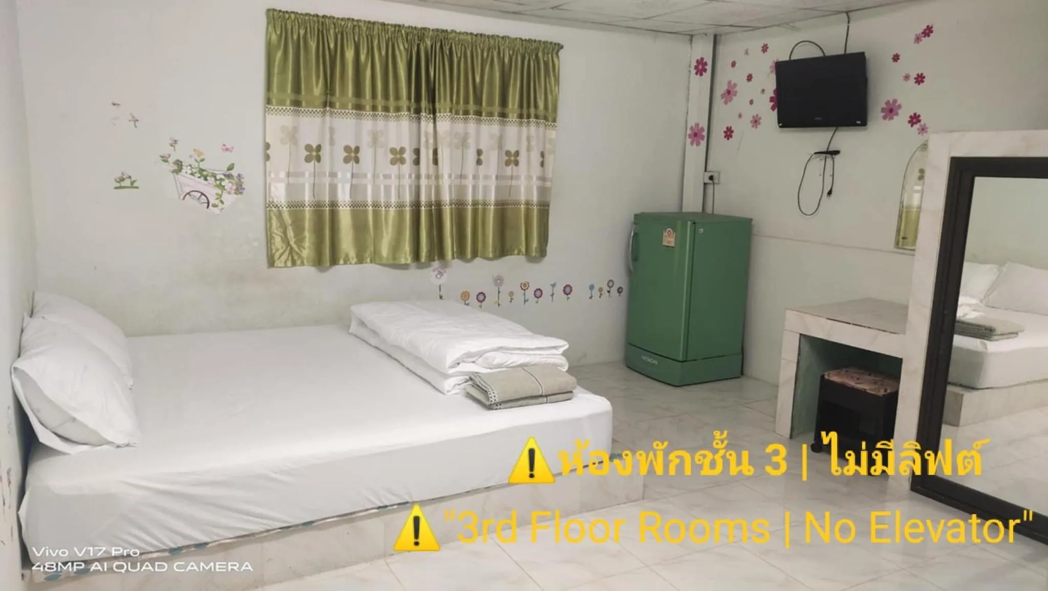 Photo of the whole room, Bed in juloung house