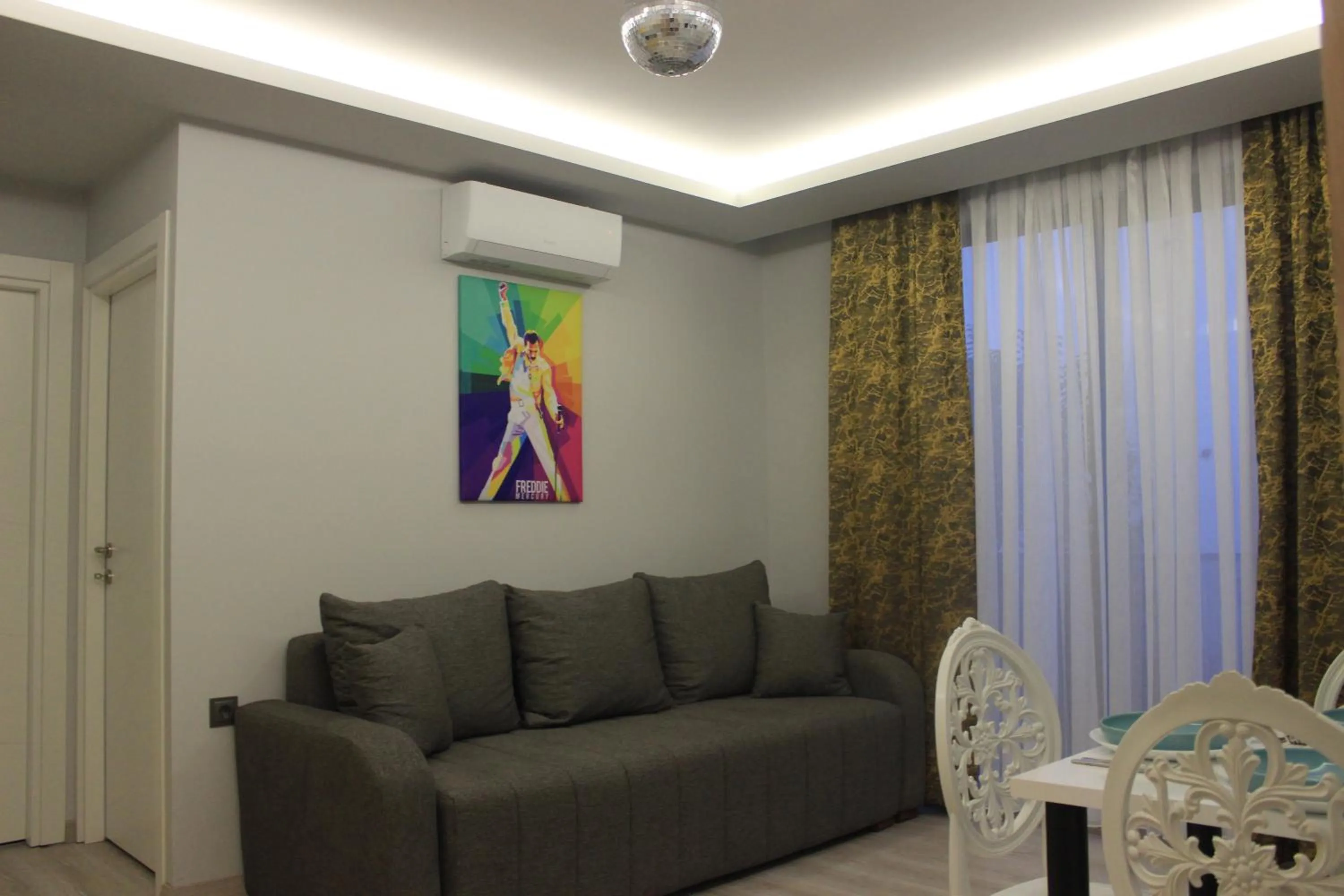 Living room in Retro Star Suites