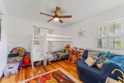 2 Bed Apartment Sleeps 4 with Free Parking