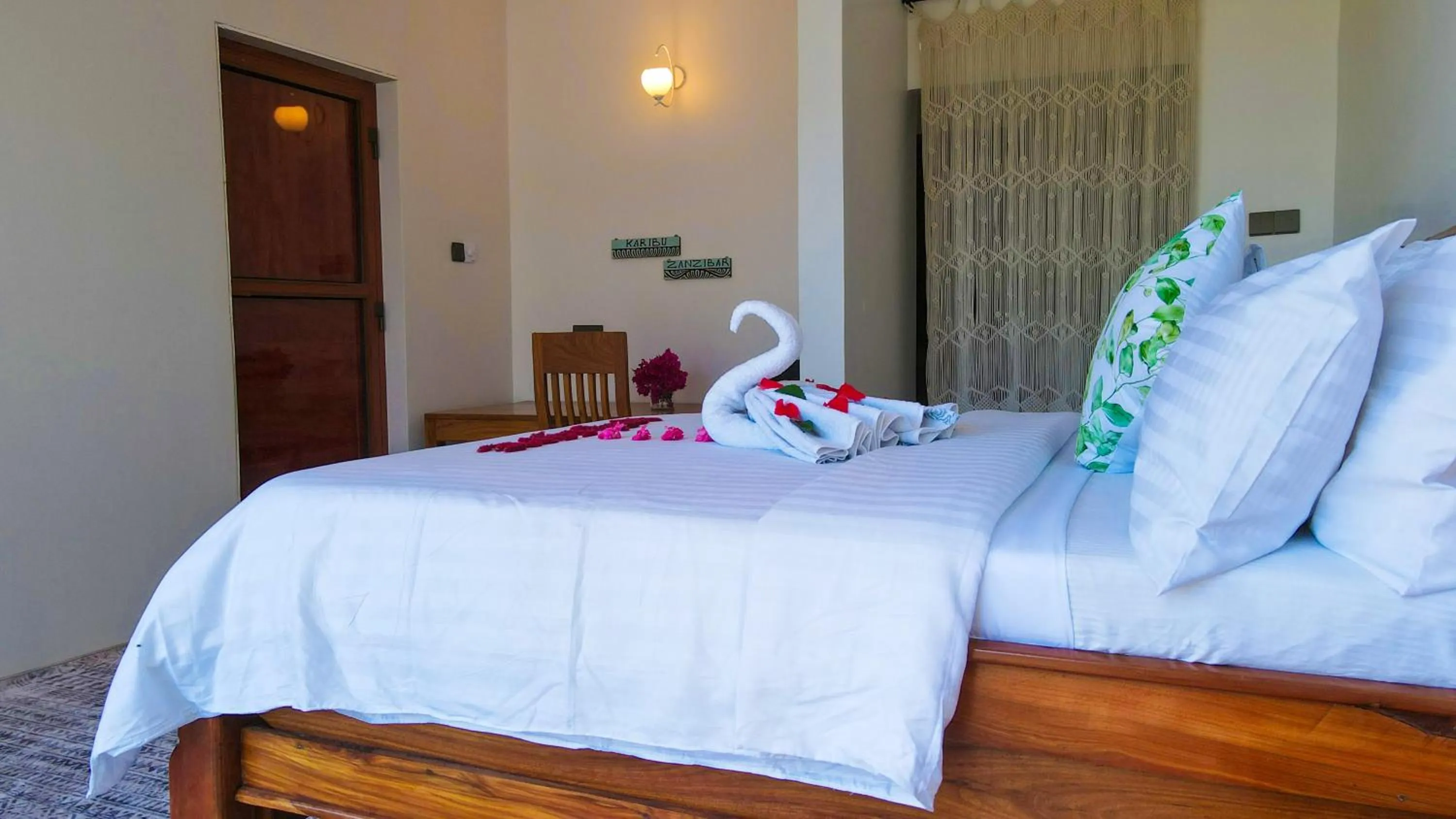 Bed in Jazira Palace