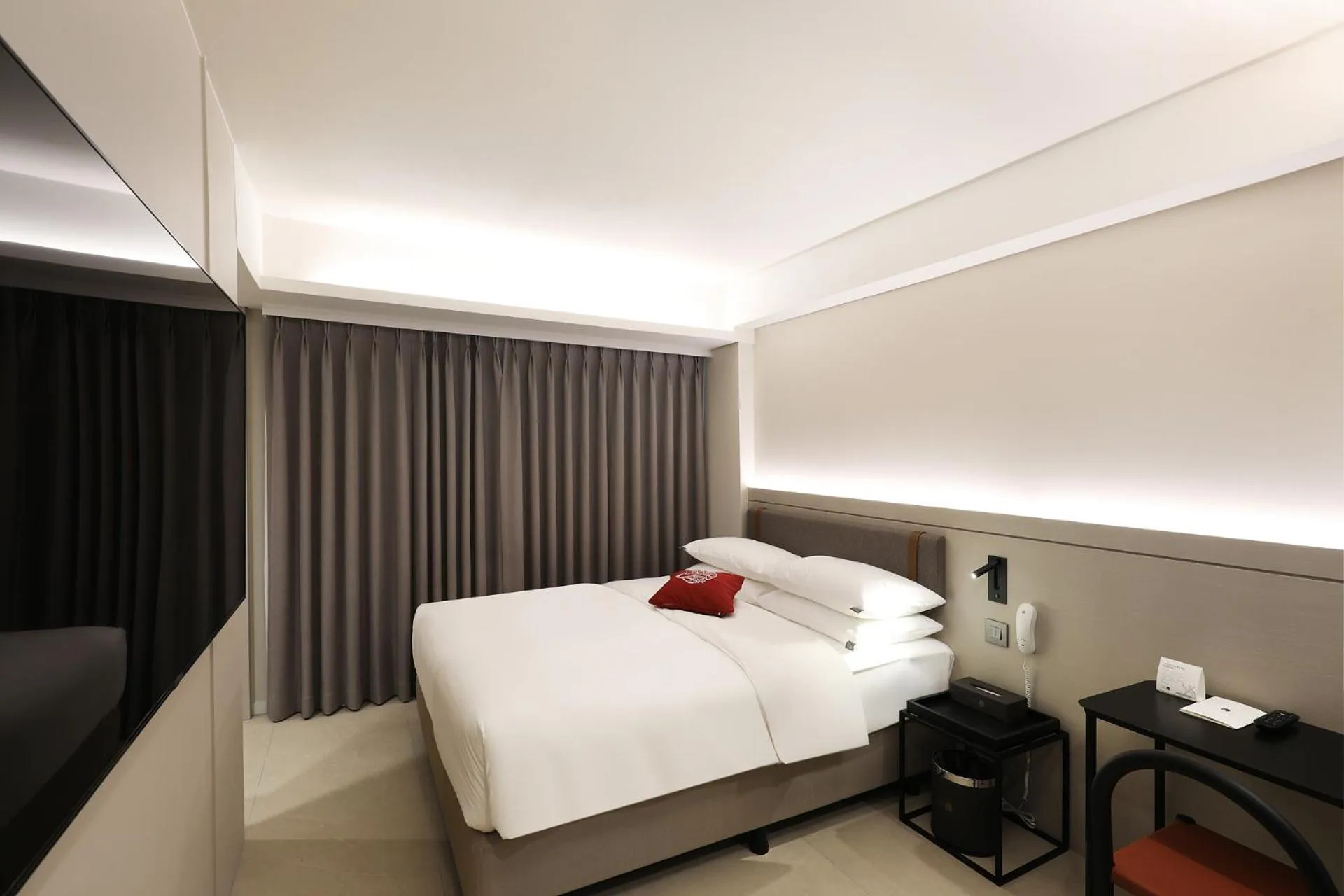 Bed in Seoul Inn Hotel by The Designers