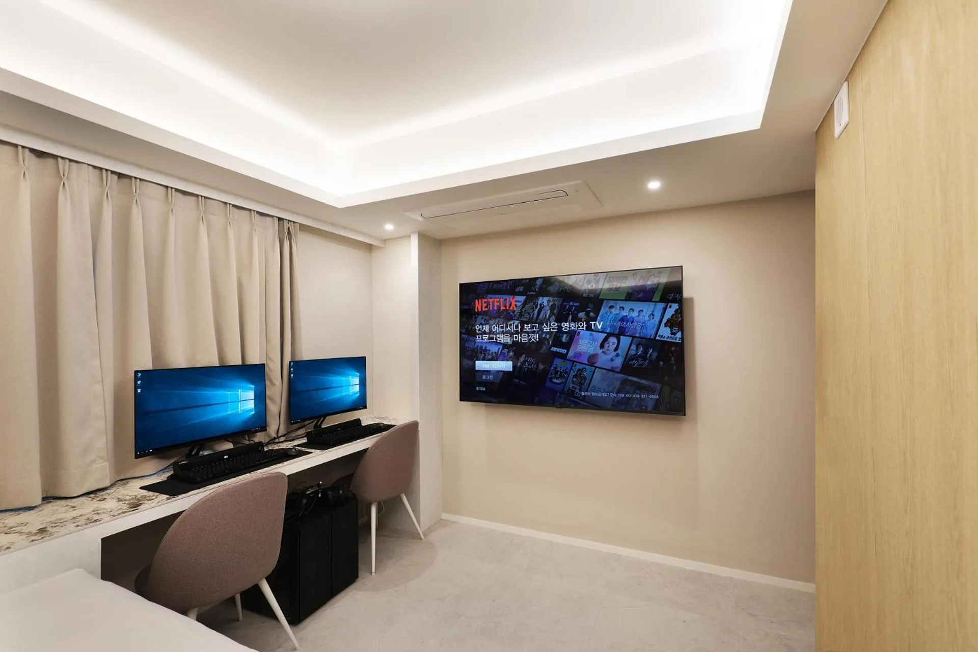 TV and multimedia in Seoul Inn Hotel by The Designers