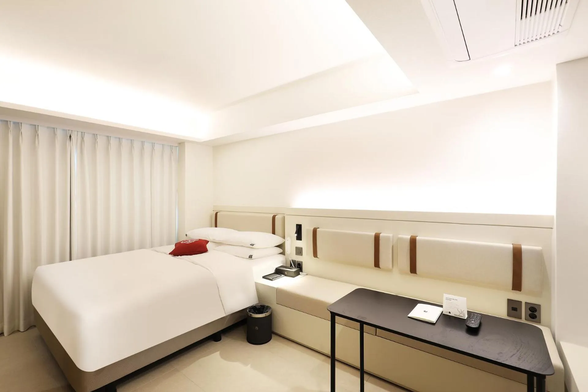 Bed in Seoul Inn Hotel by The Designers