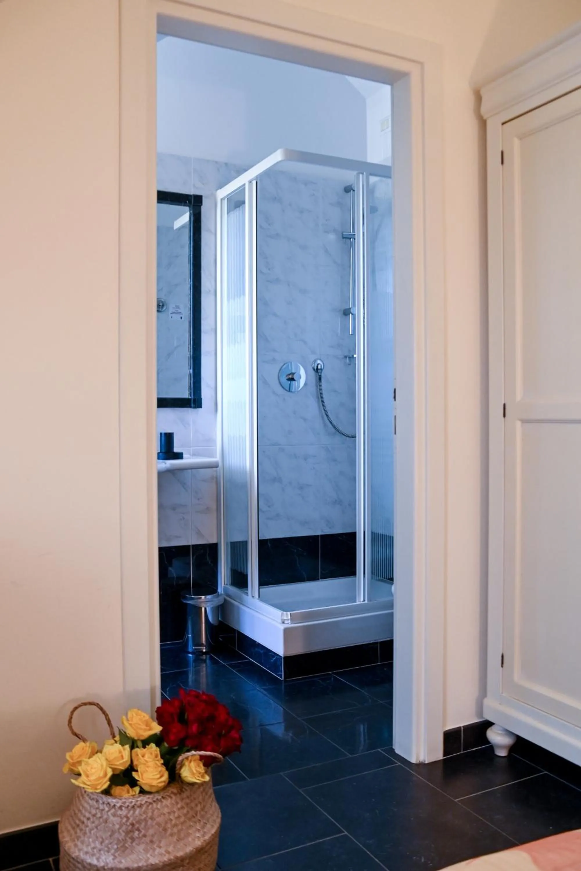 Shower in Villa Imperiale Hotel