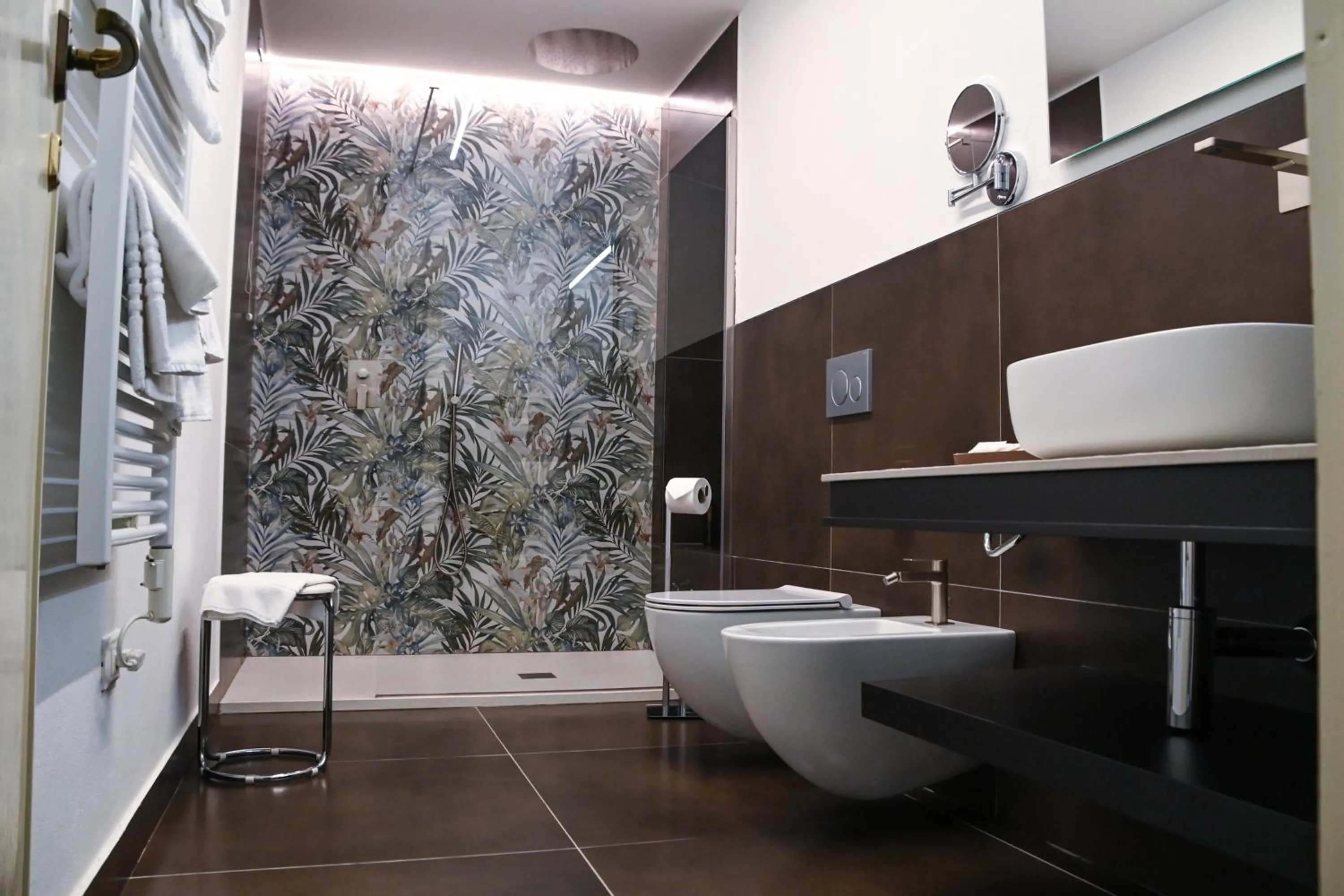 Shower in Villa Imperiale Hotel