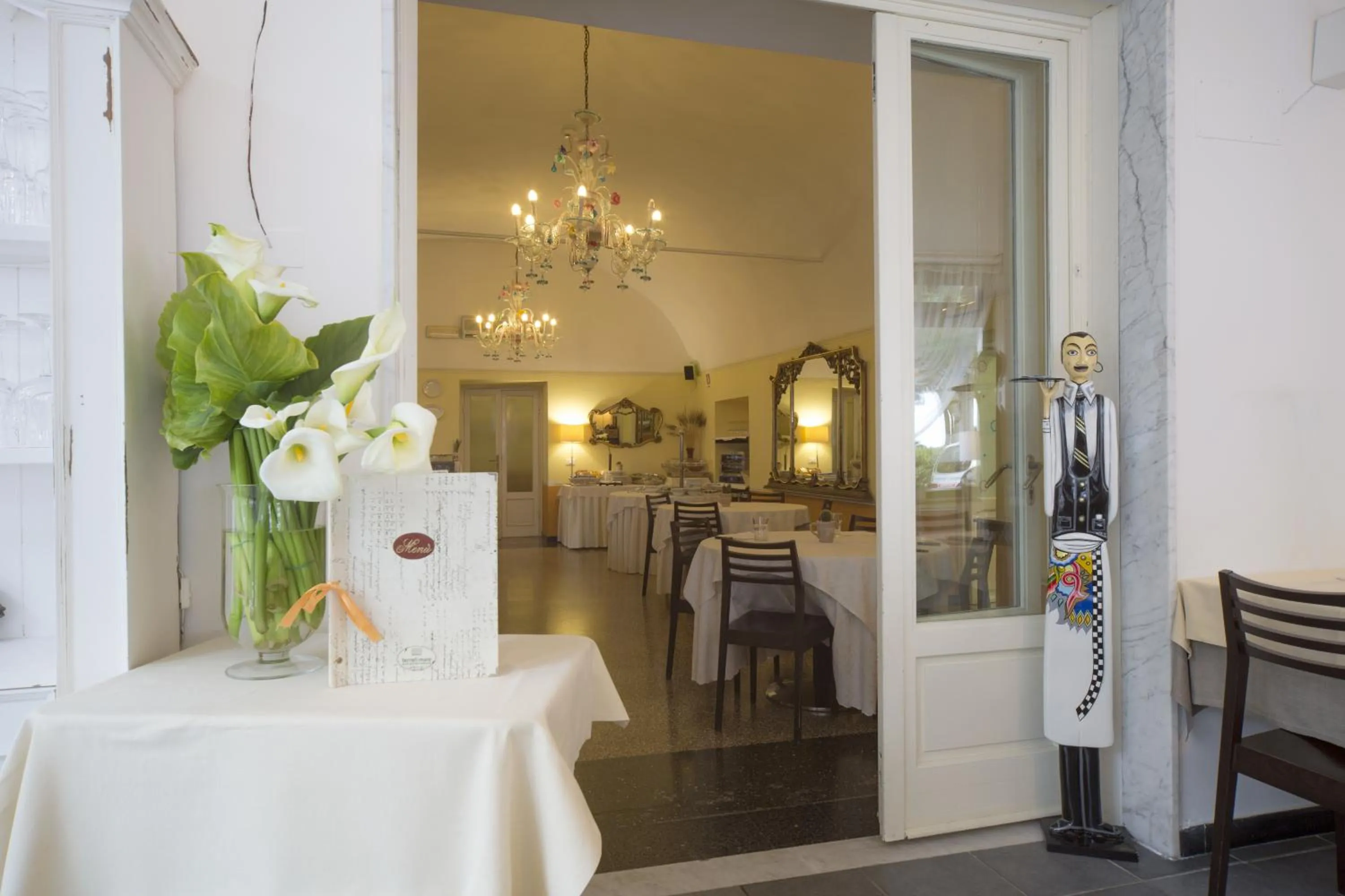 Restaurant/places to eat in Villa Imperiale Hotel