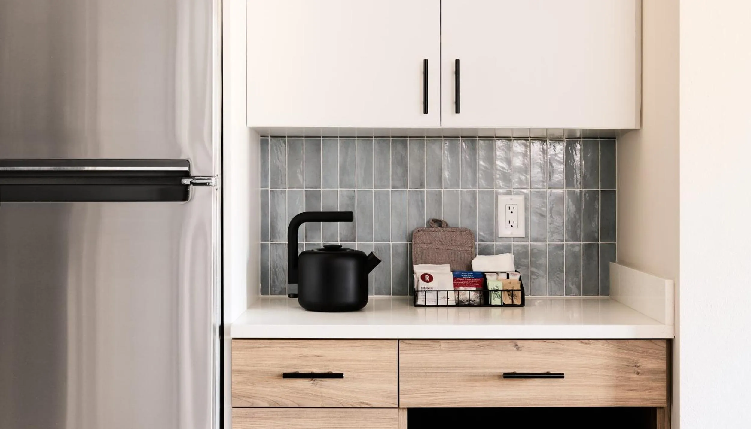 Coffee/tea facilities in The Dylin