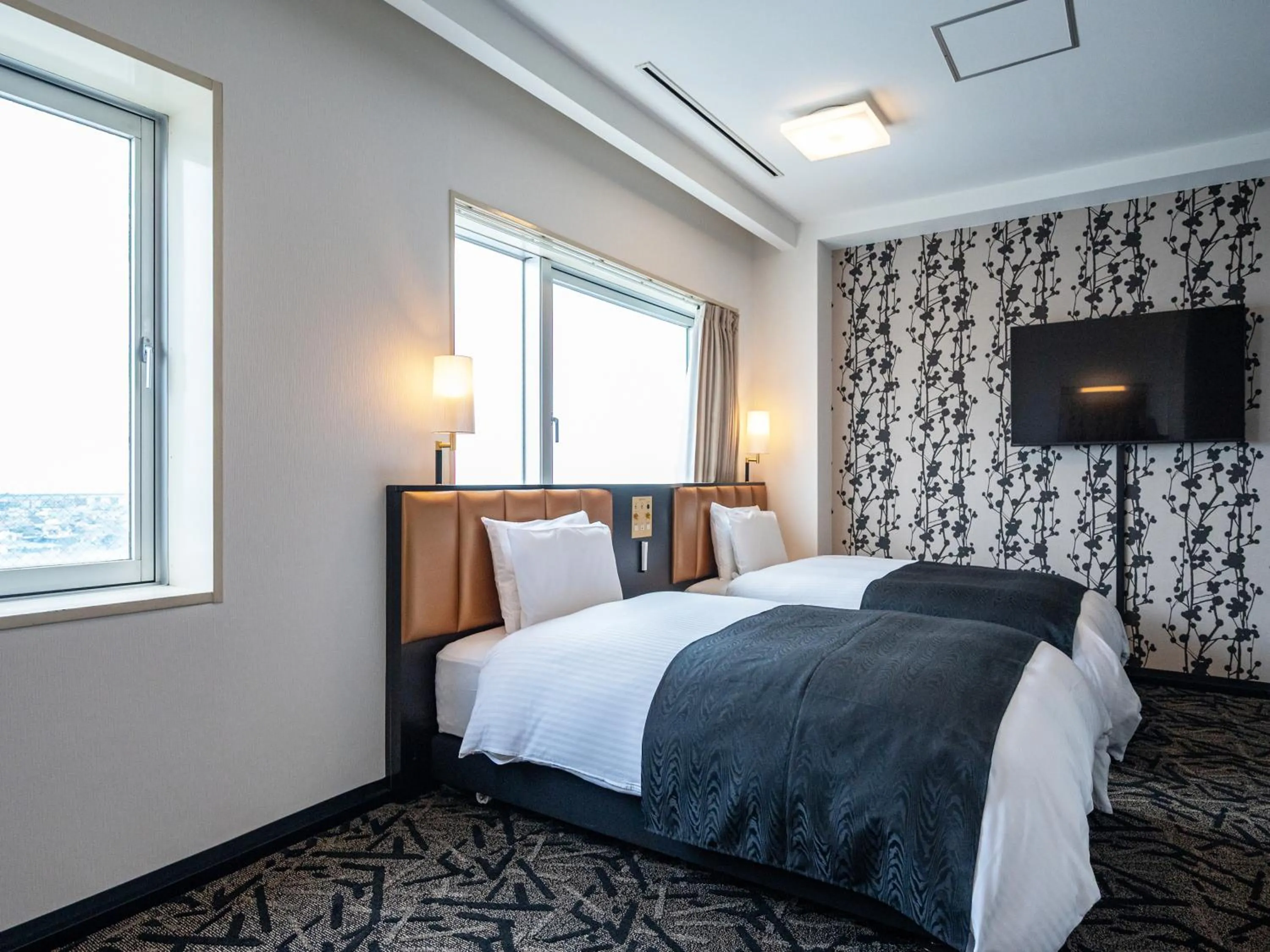 Photo of the whole room, Bed in APA Hotel Shonan Tsujido Ekimae