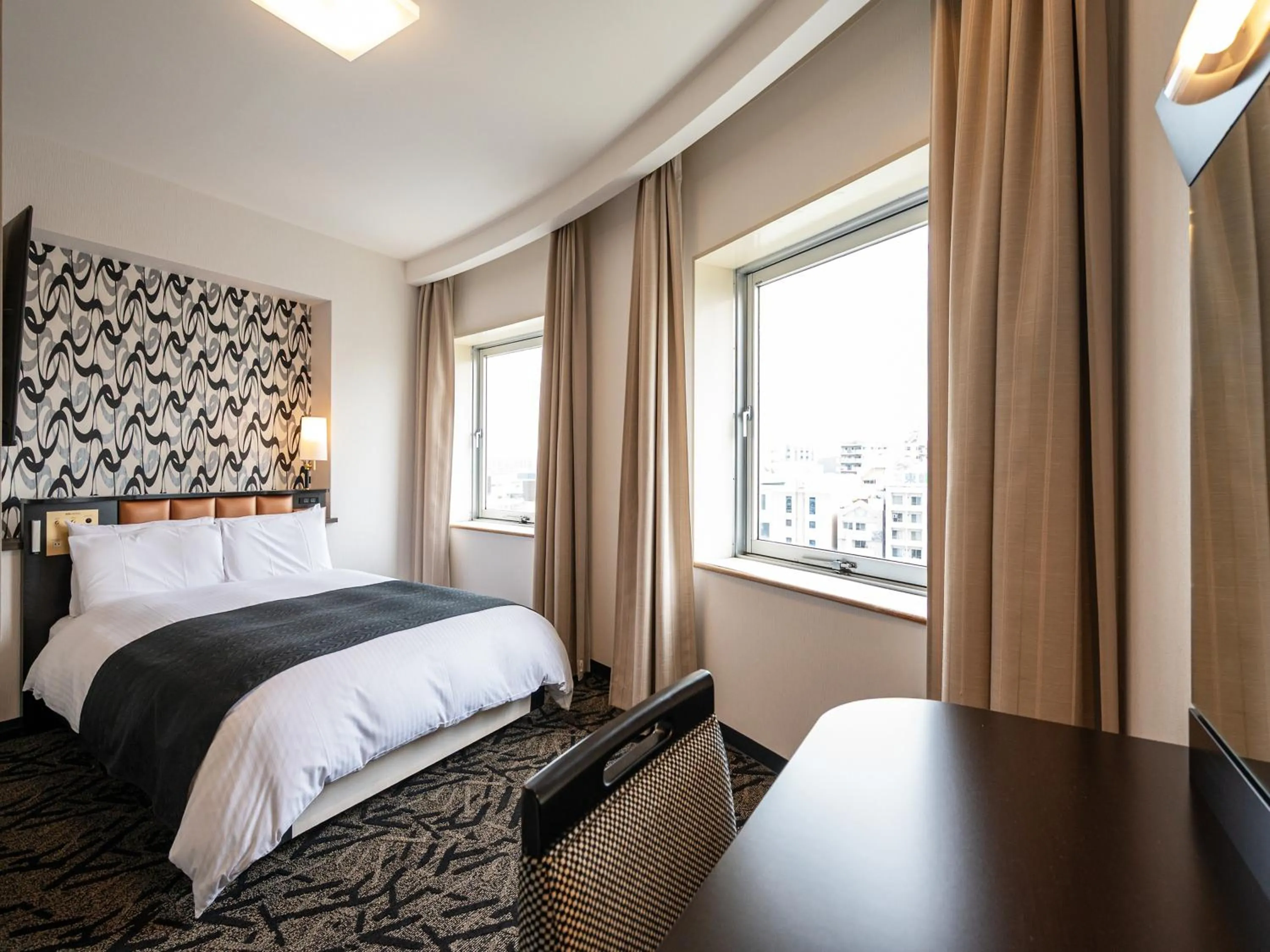 Photo of the whole room, Bed in APA Hotel Shonan Tsujido Ekimae