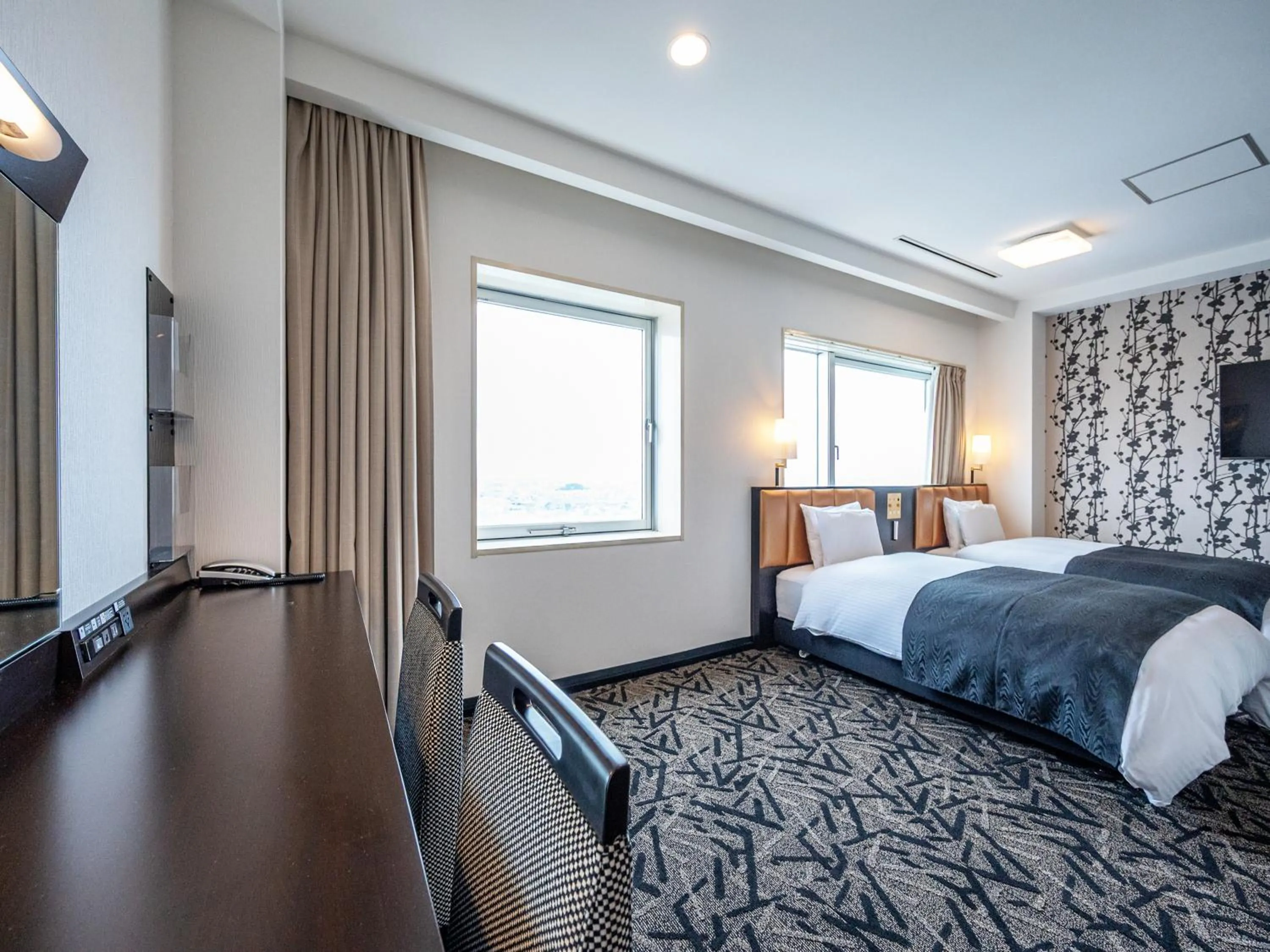 Photo of the whole room, Bed in APA Hotel Shonan Tsujido Ekimae