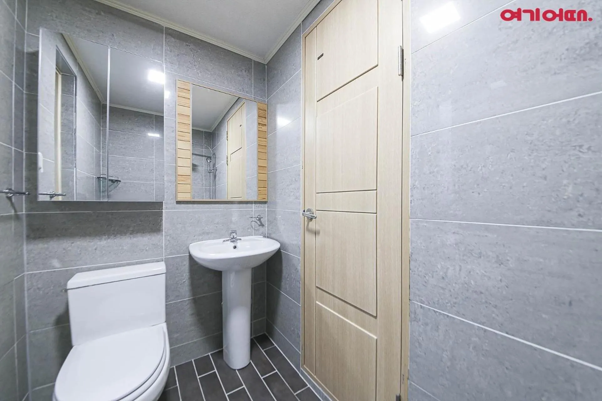 Toilet in BOBOS Hotel