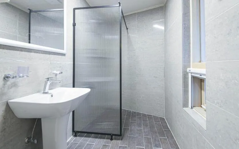 Shower in BOBOS Hotel