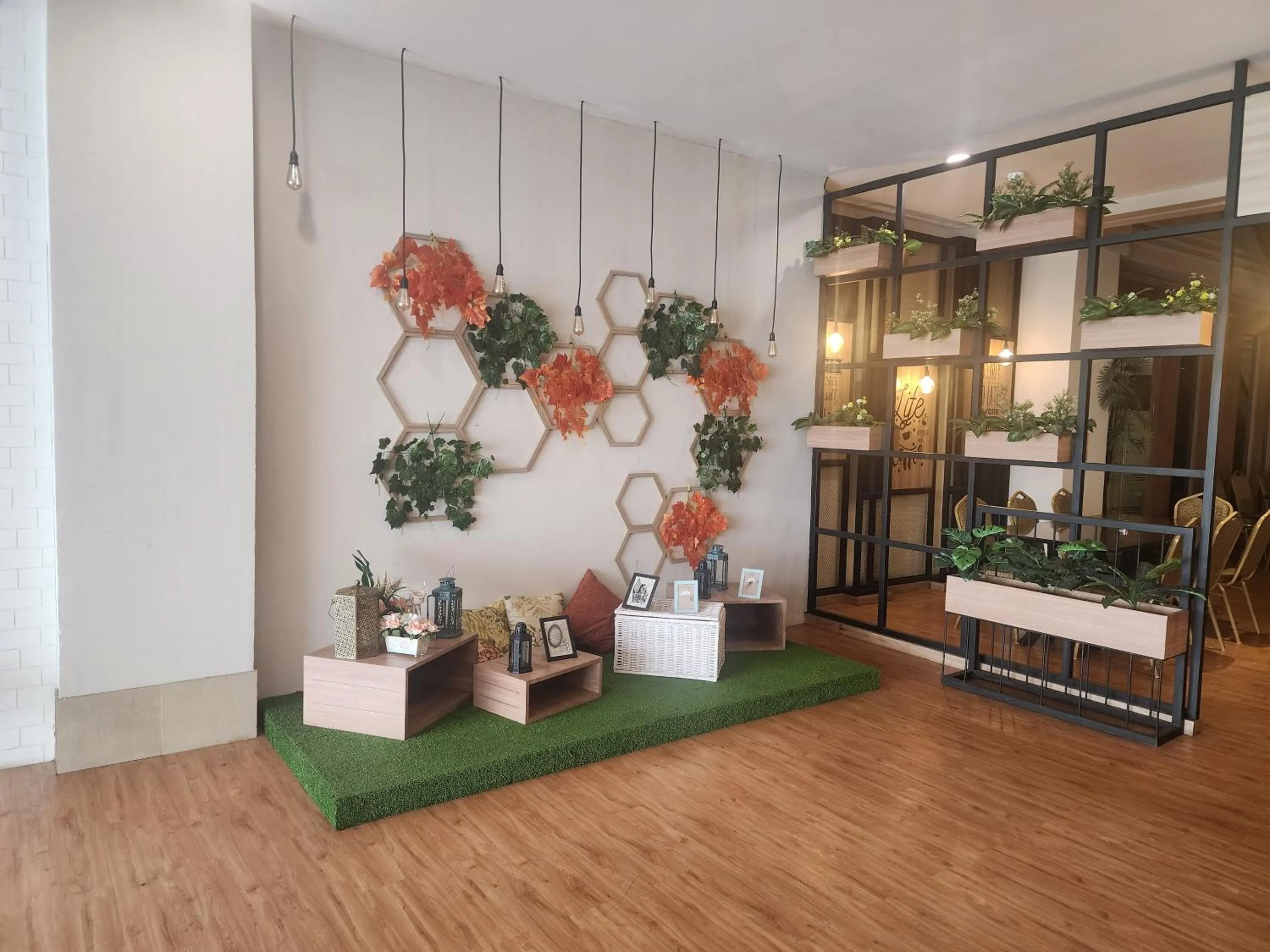 Restaurant/places to eat in Grand Serpong Hotel