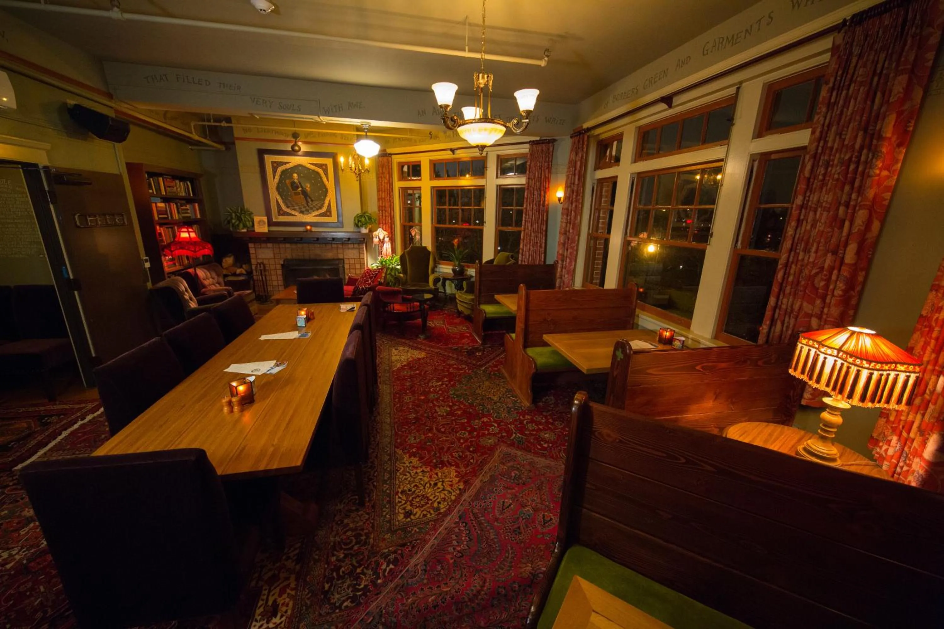 Lounge or bar in McMenamins Grand Lodge