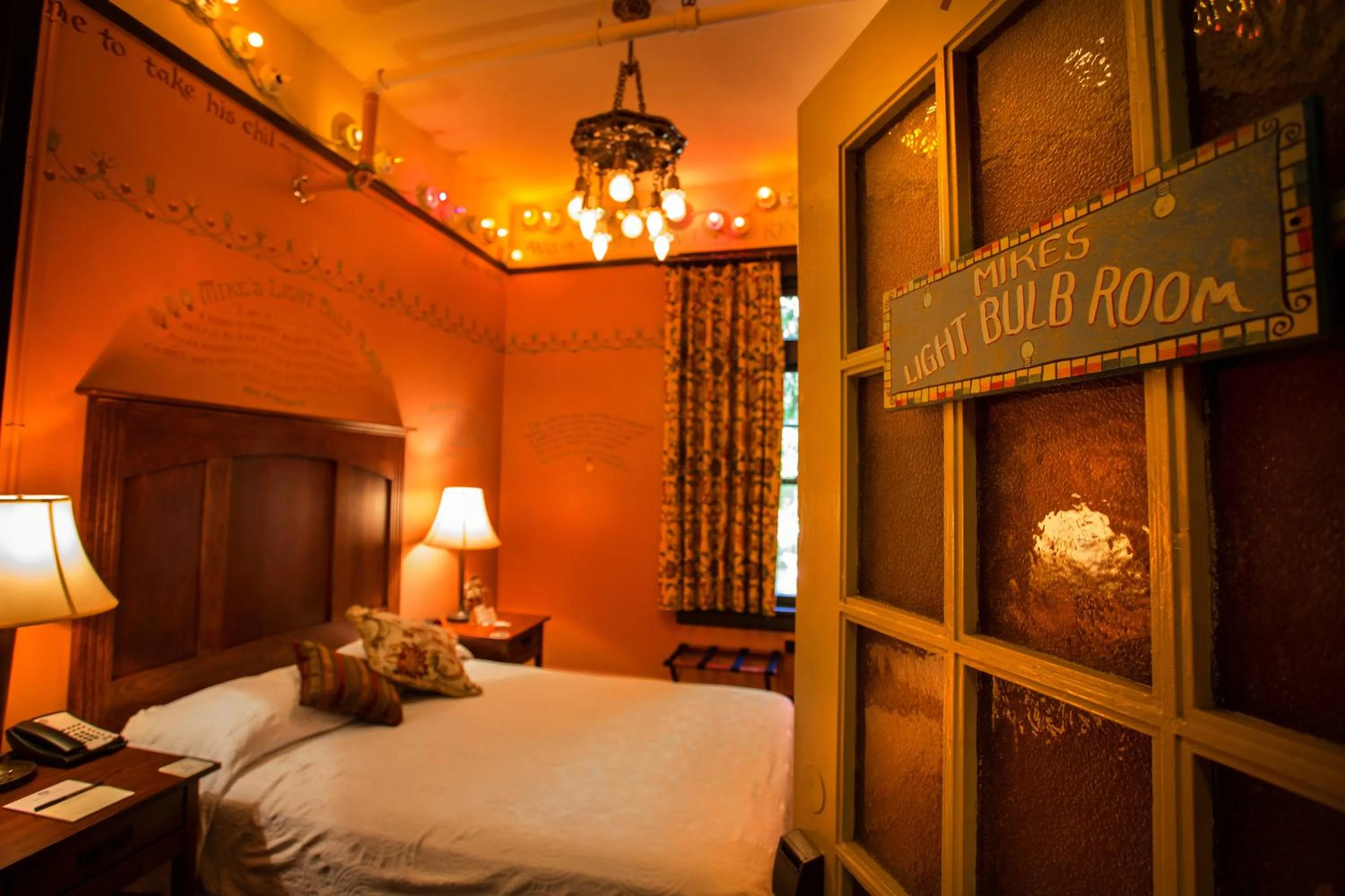 Photo of the whole room, Bed in McMenamins Grand Lodge