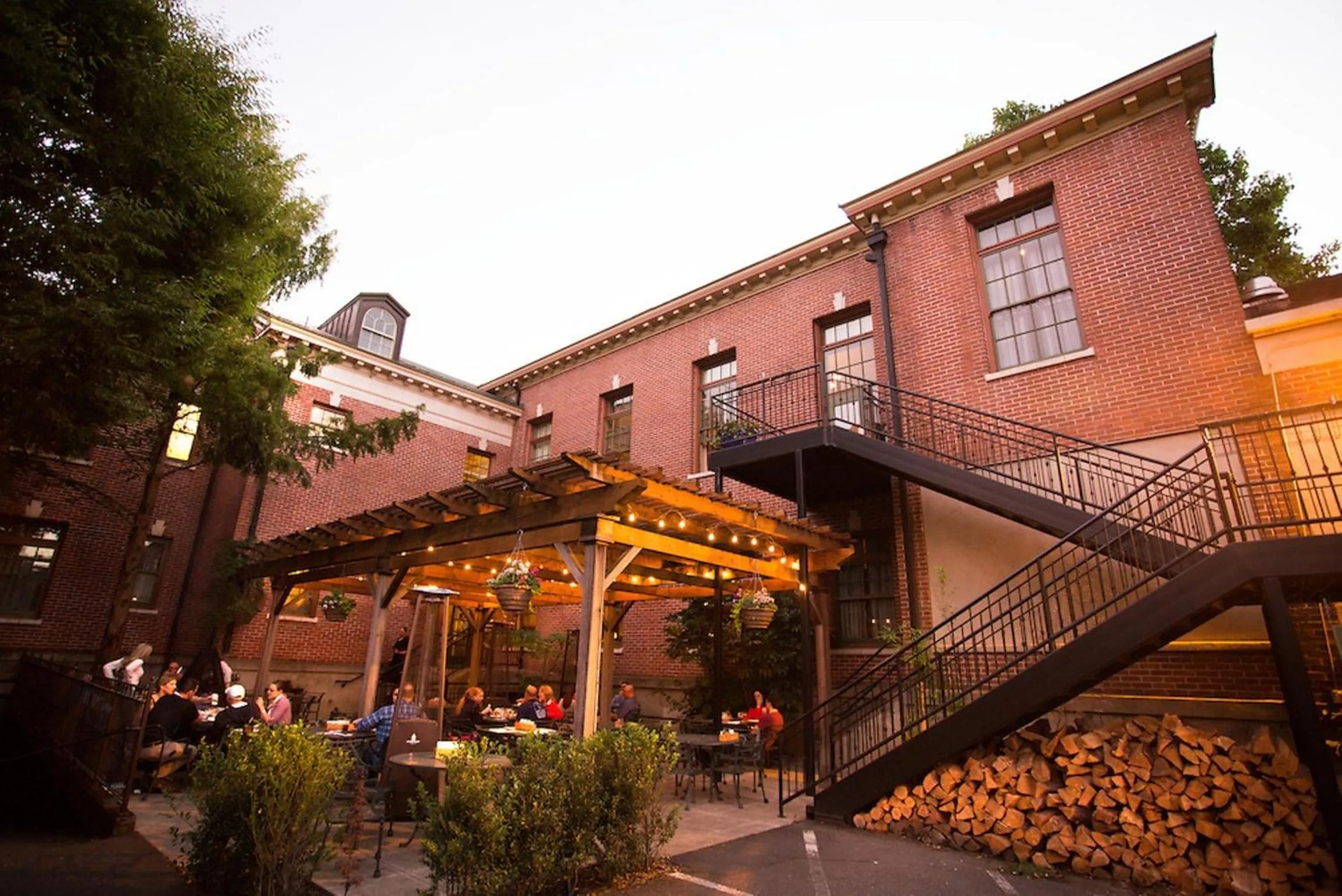 Lounge or bar in McMenamins Grand Lodge