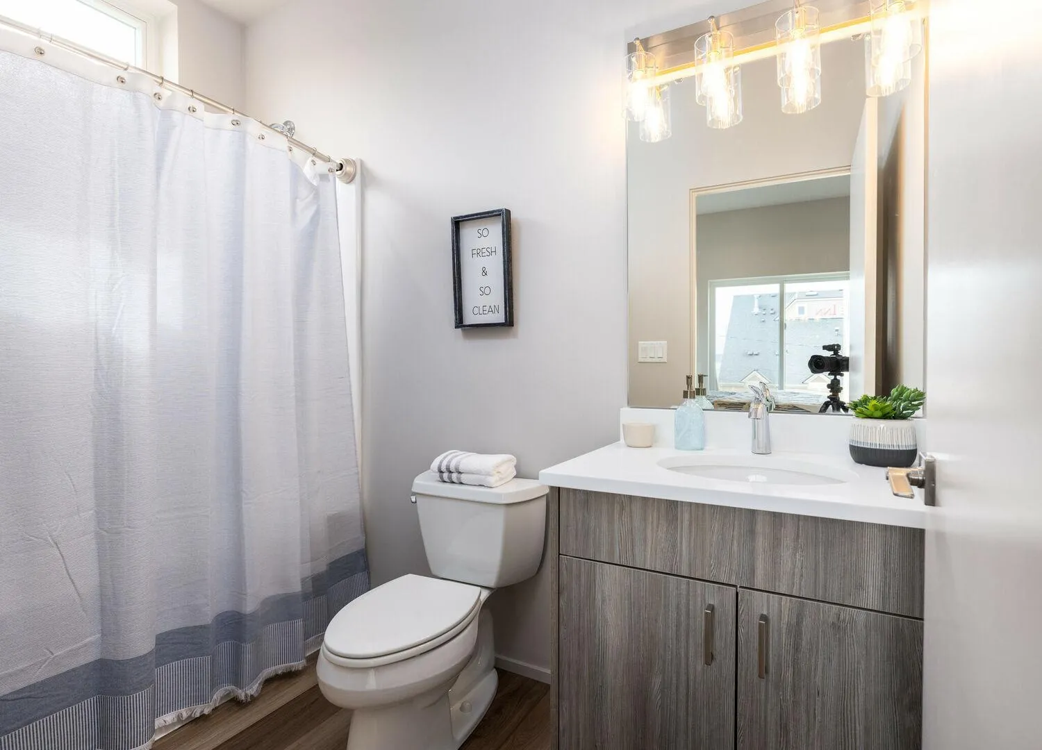 New Fully Updated Condo 914 in Anacortes