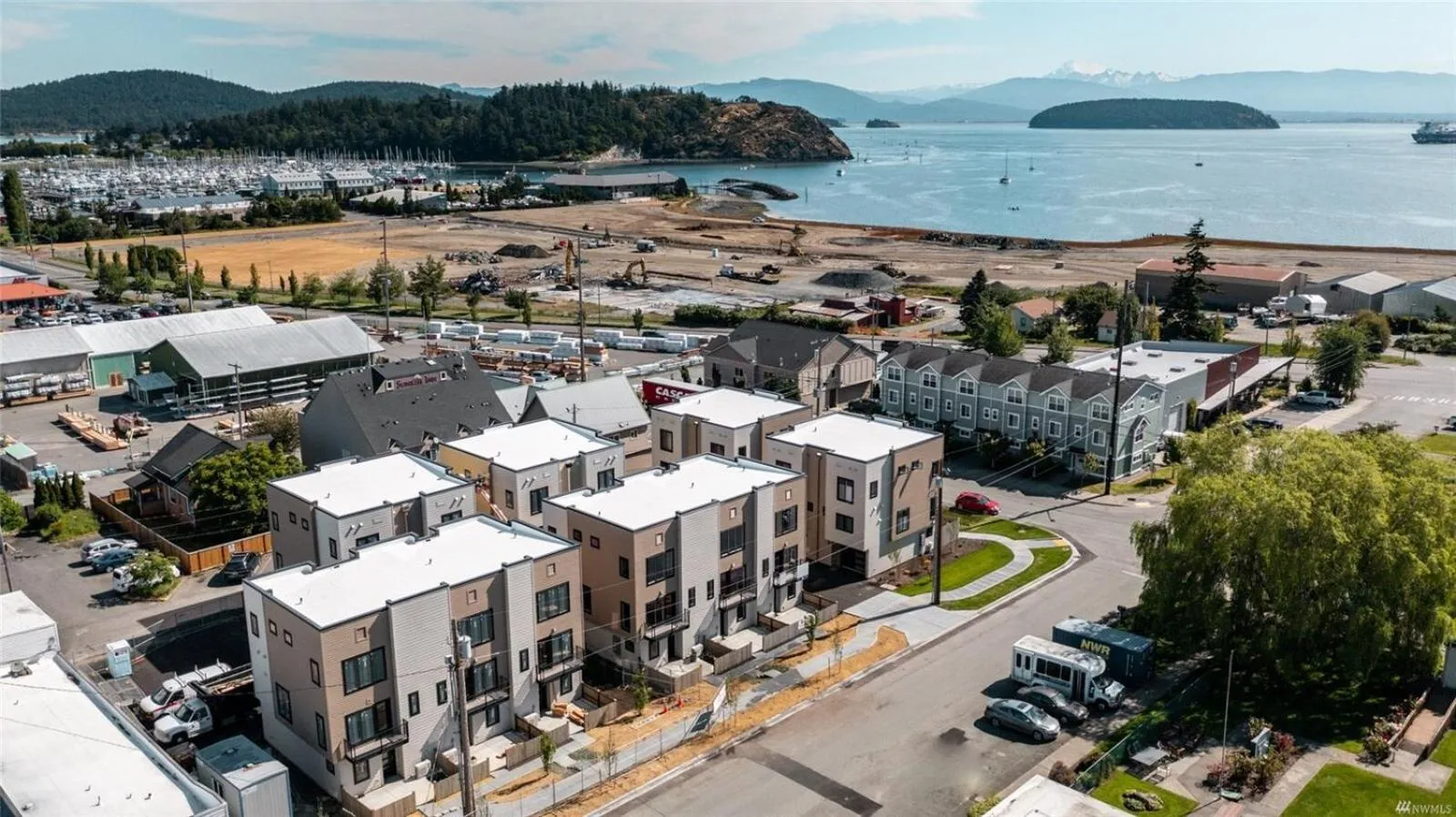 New Fully Updated Condo 914 in Anacortes