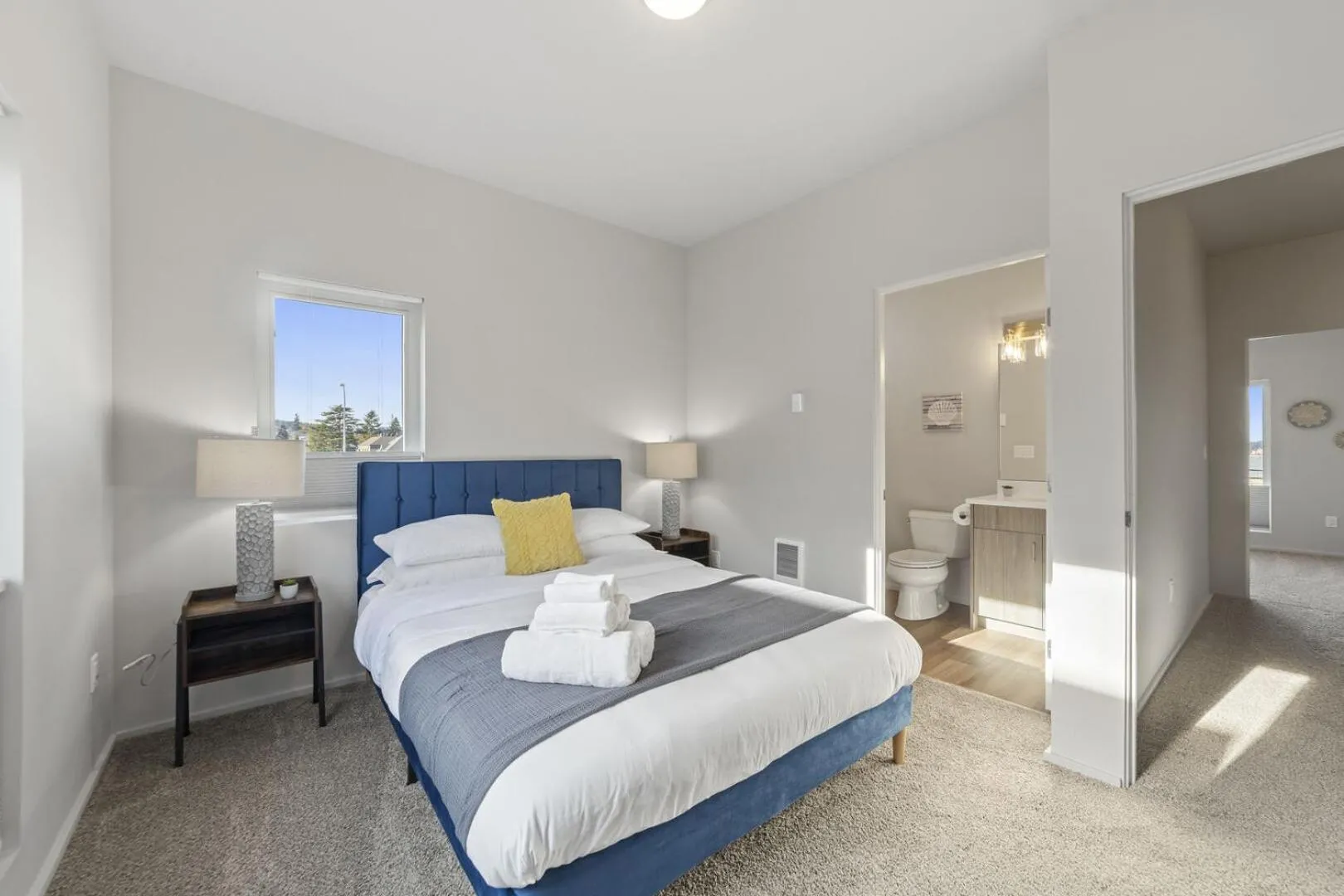 Bed in New Fully Updated Condo 914 in Anacortes