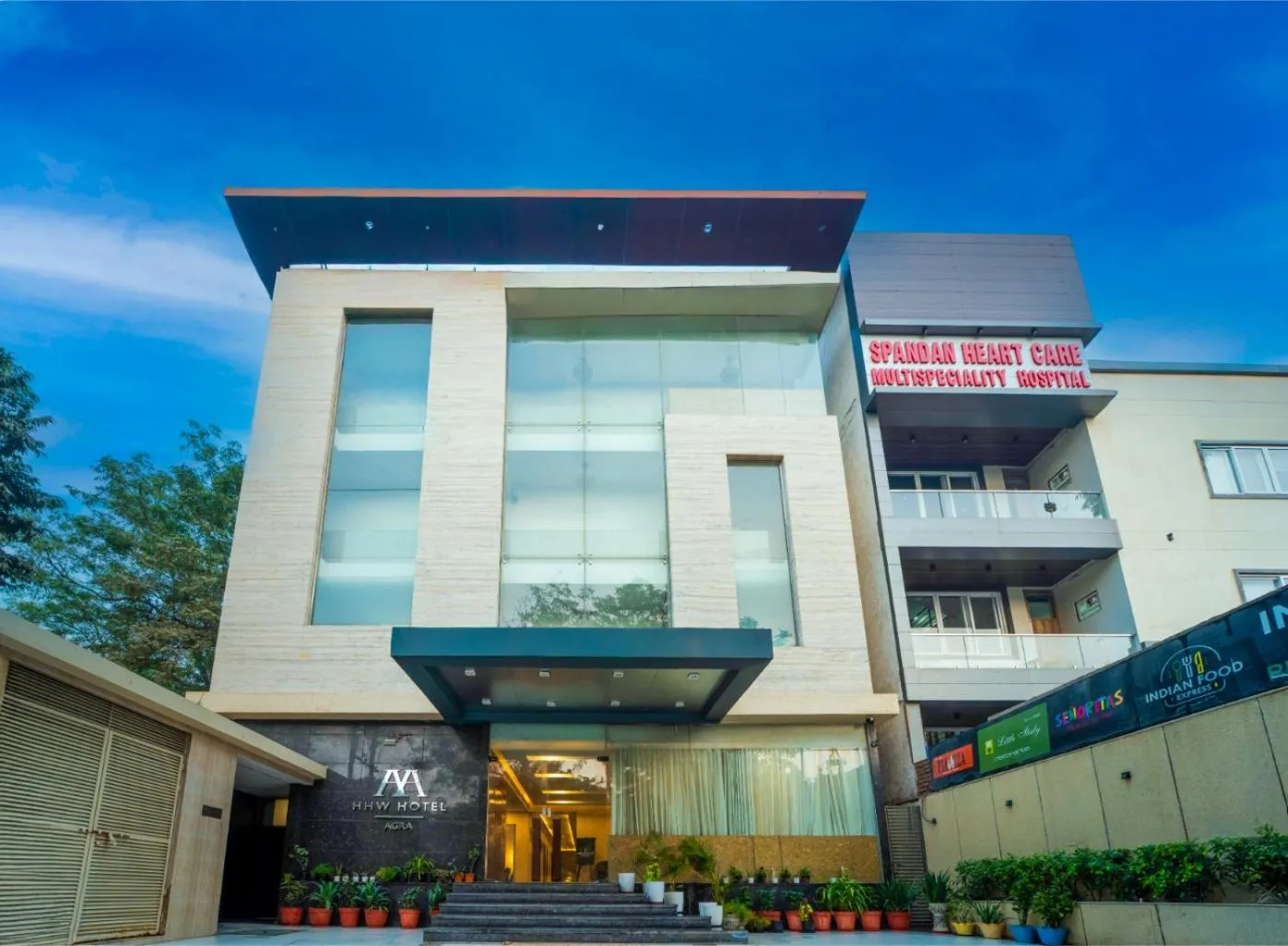 Facade/entrance in HHW Hotel- Agra