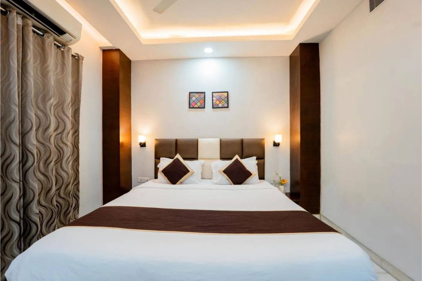 Bed in HHW Hotel- Agra