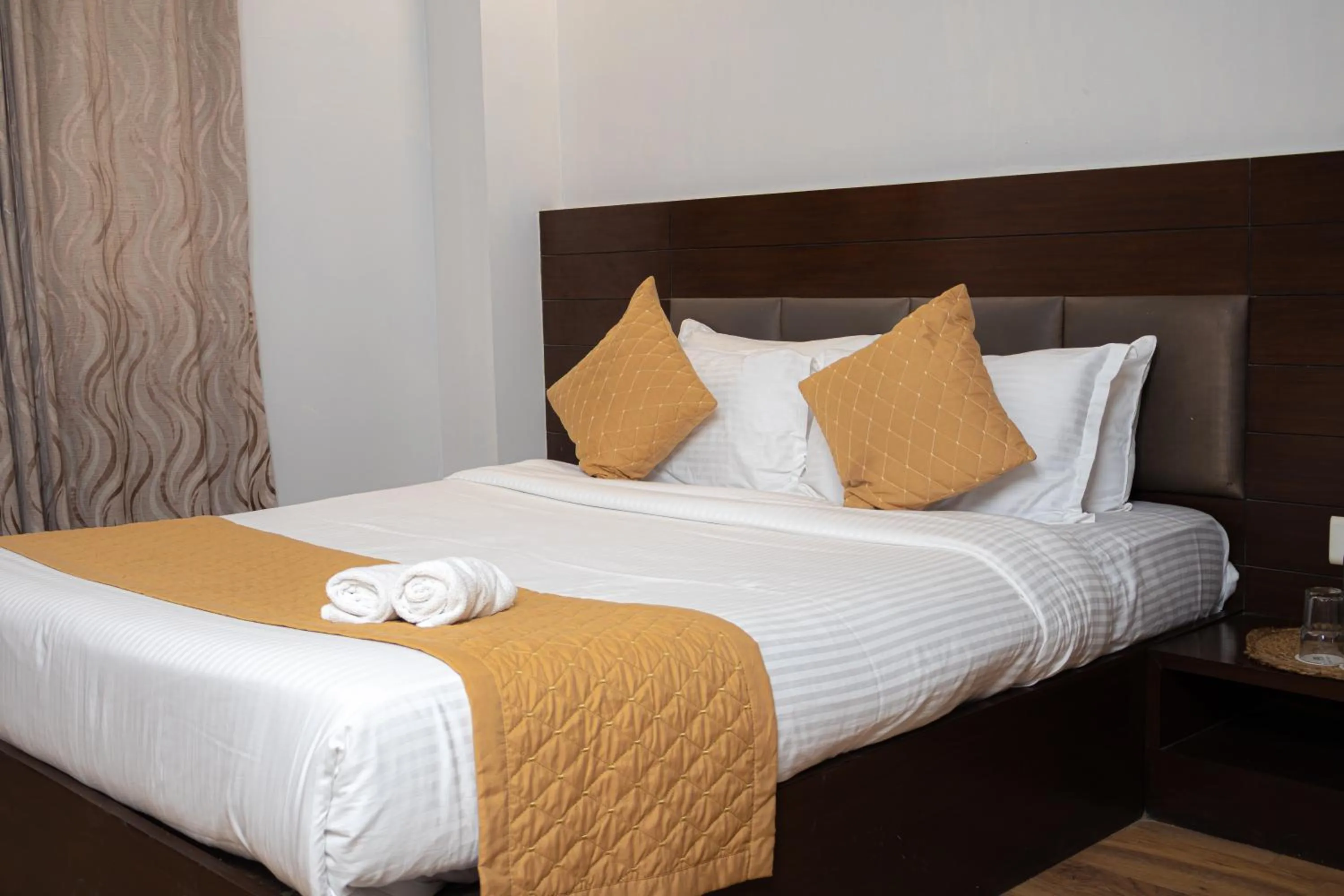 Bed in HHW Hotel- Agra