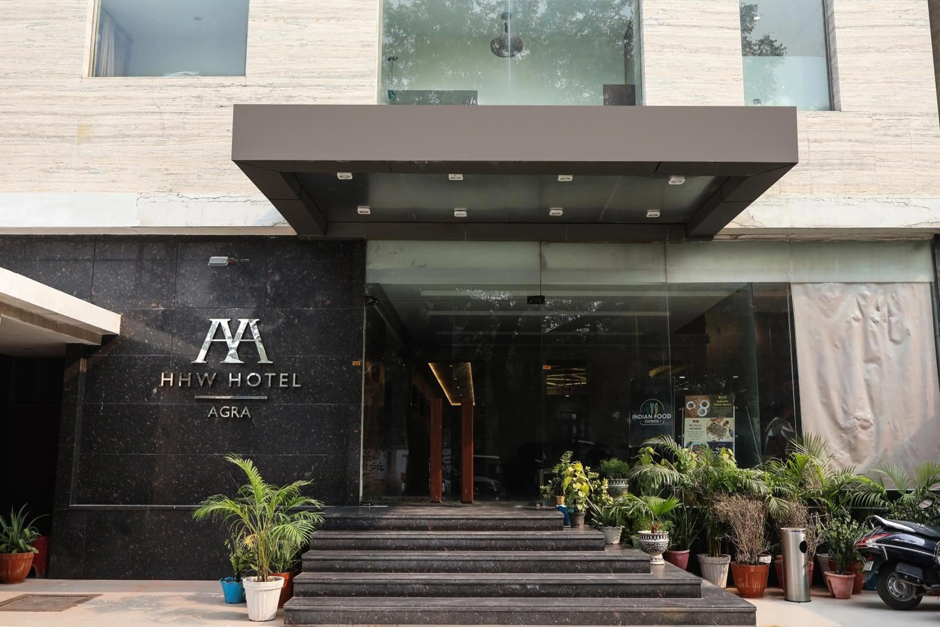 Facade/entrance in HHW Hotel- Agra