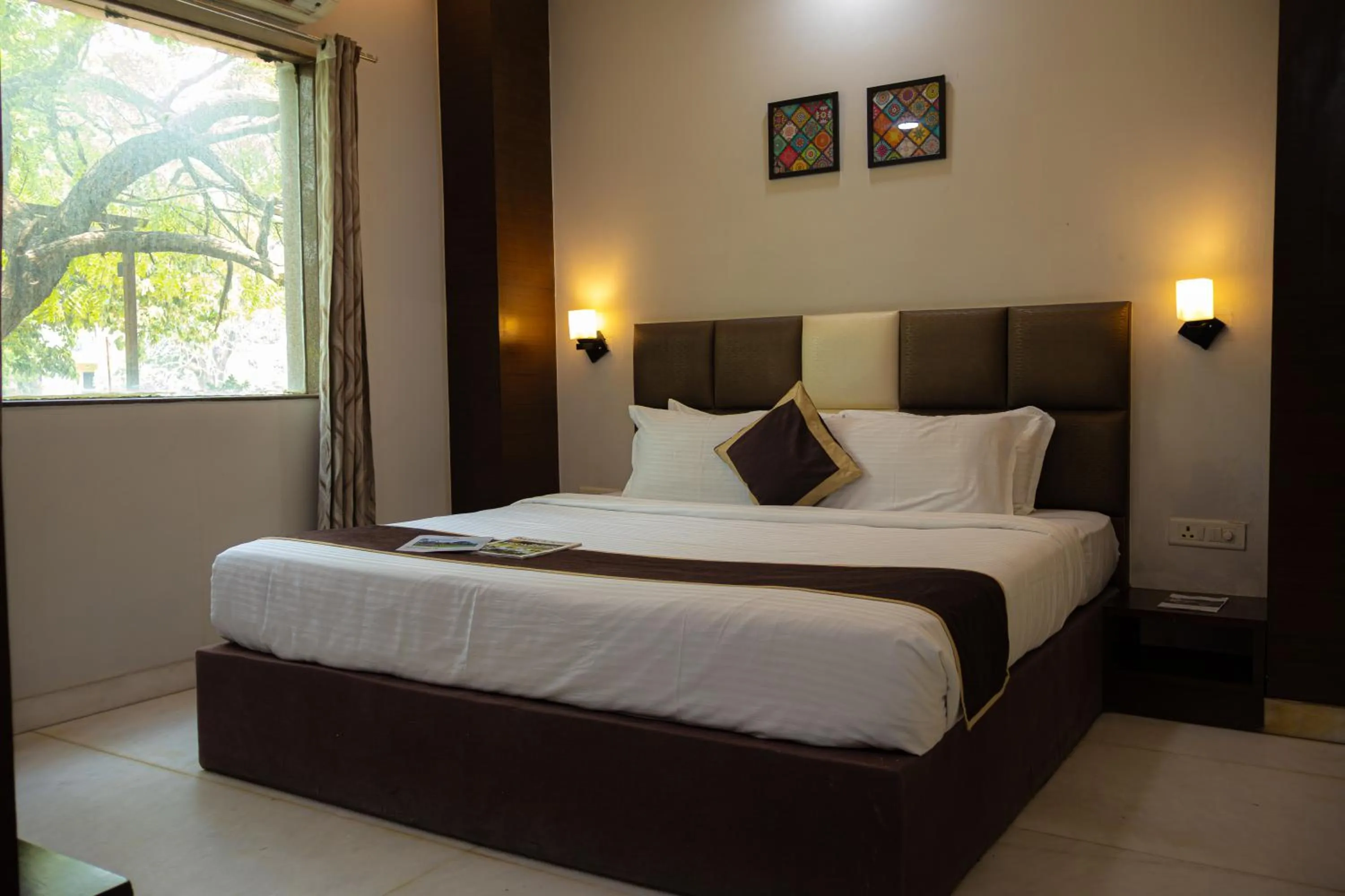 Bed in HHW Hotel- Agra