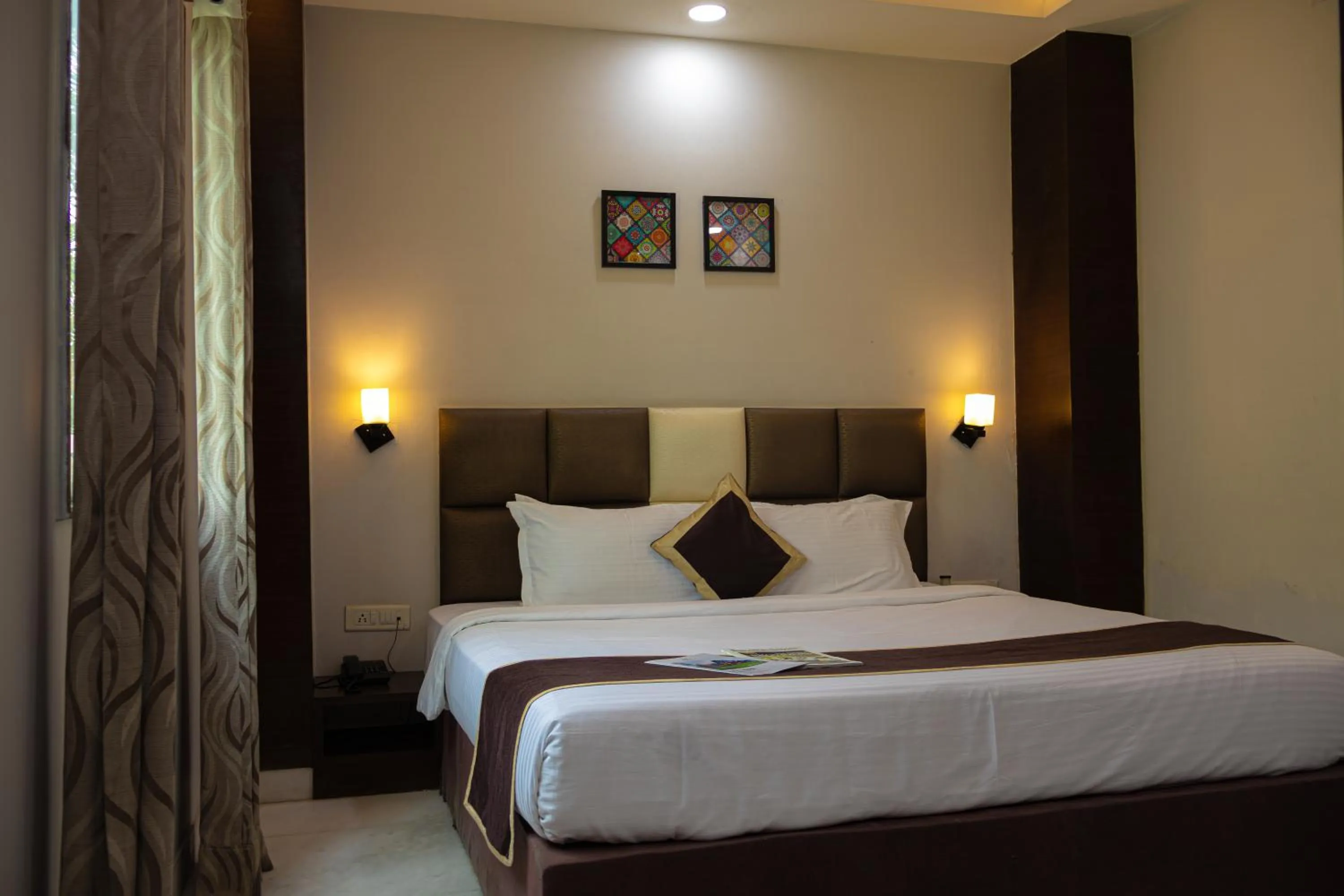 Bed in HHW Hotel- Agra