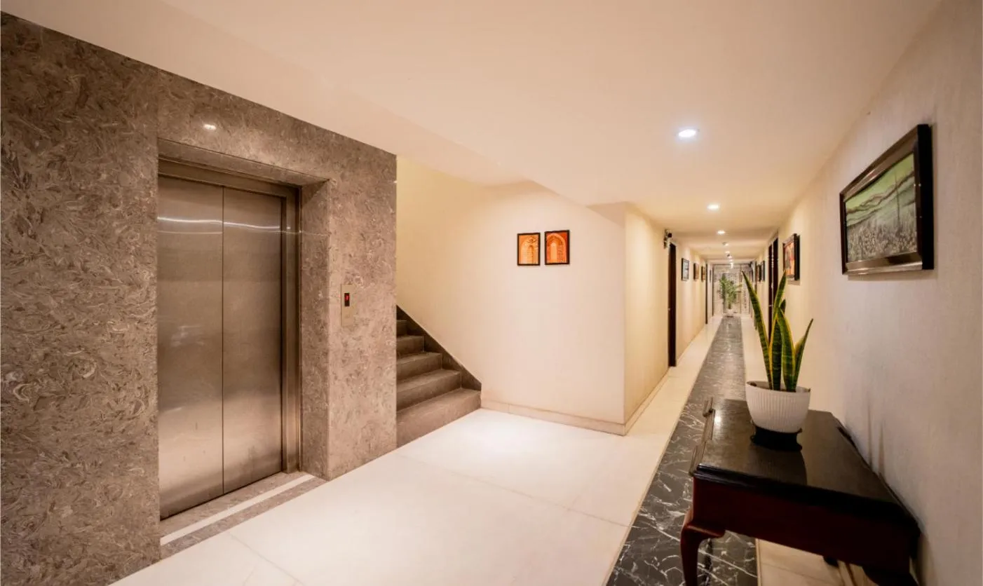 elevator, Bed in HHW Hotel- Agra