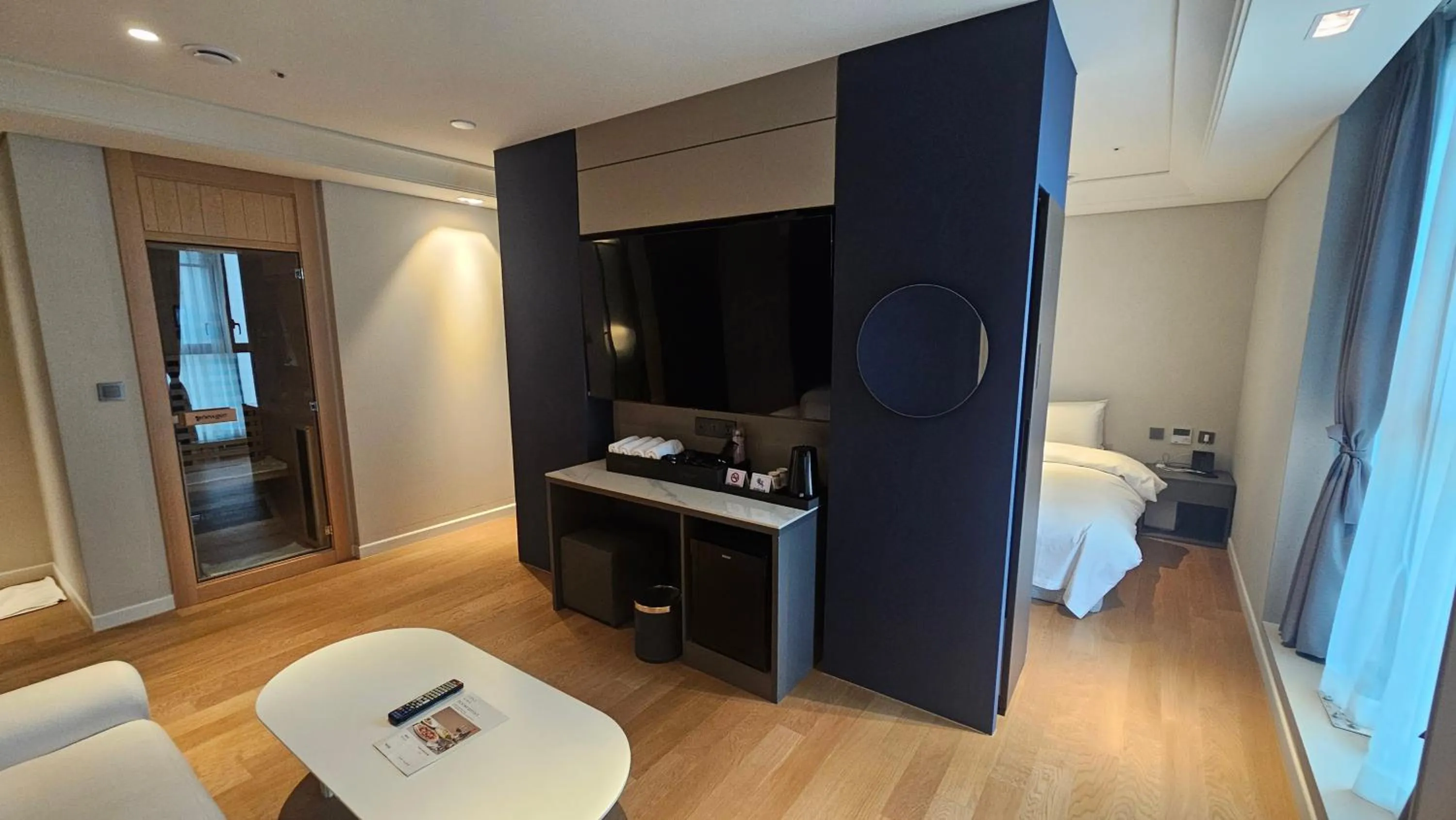 Bedroom, Bed in The Gleam Hotel