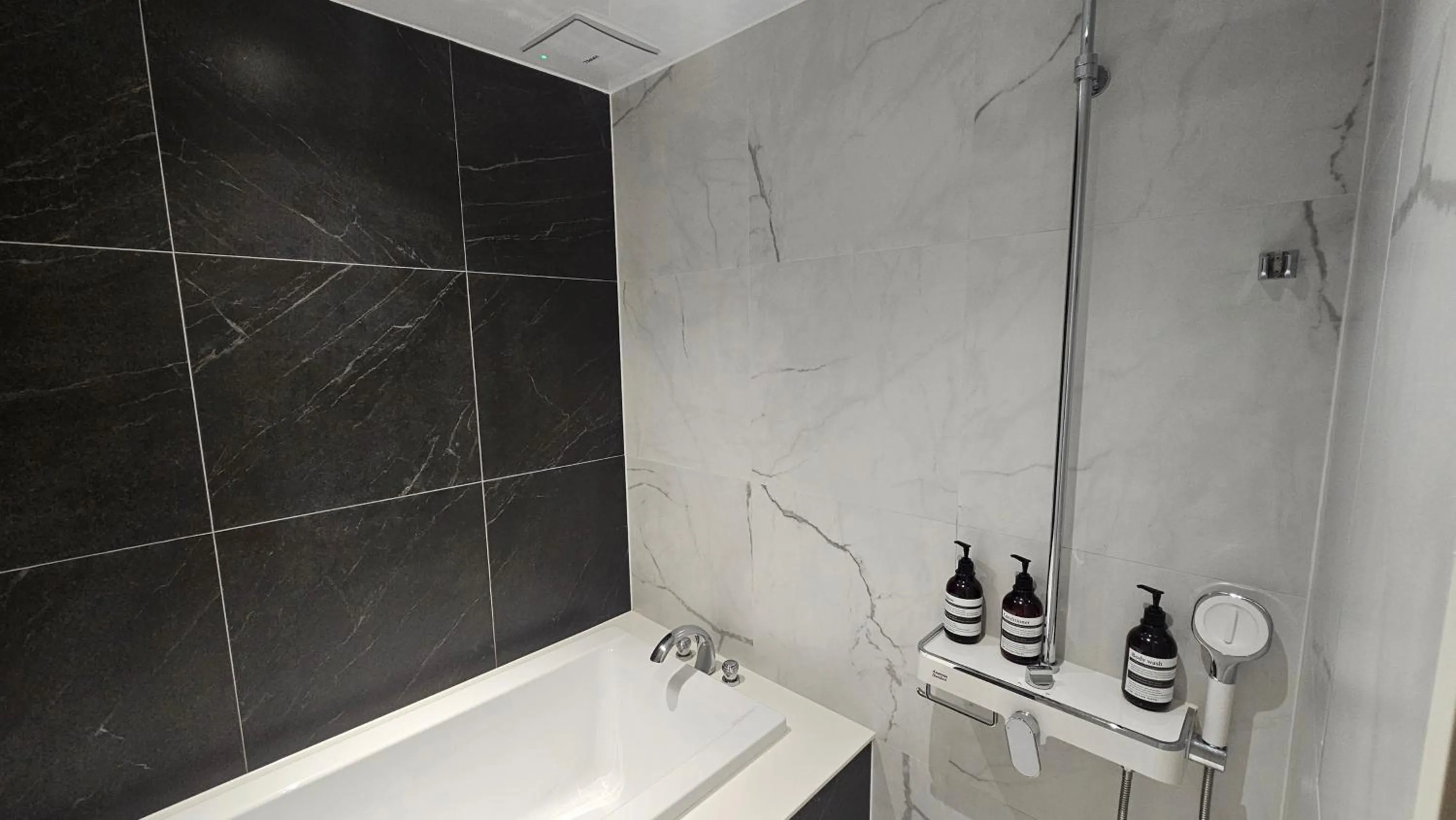 Shower in The Gleam Hotel