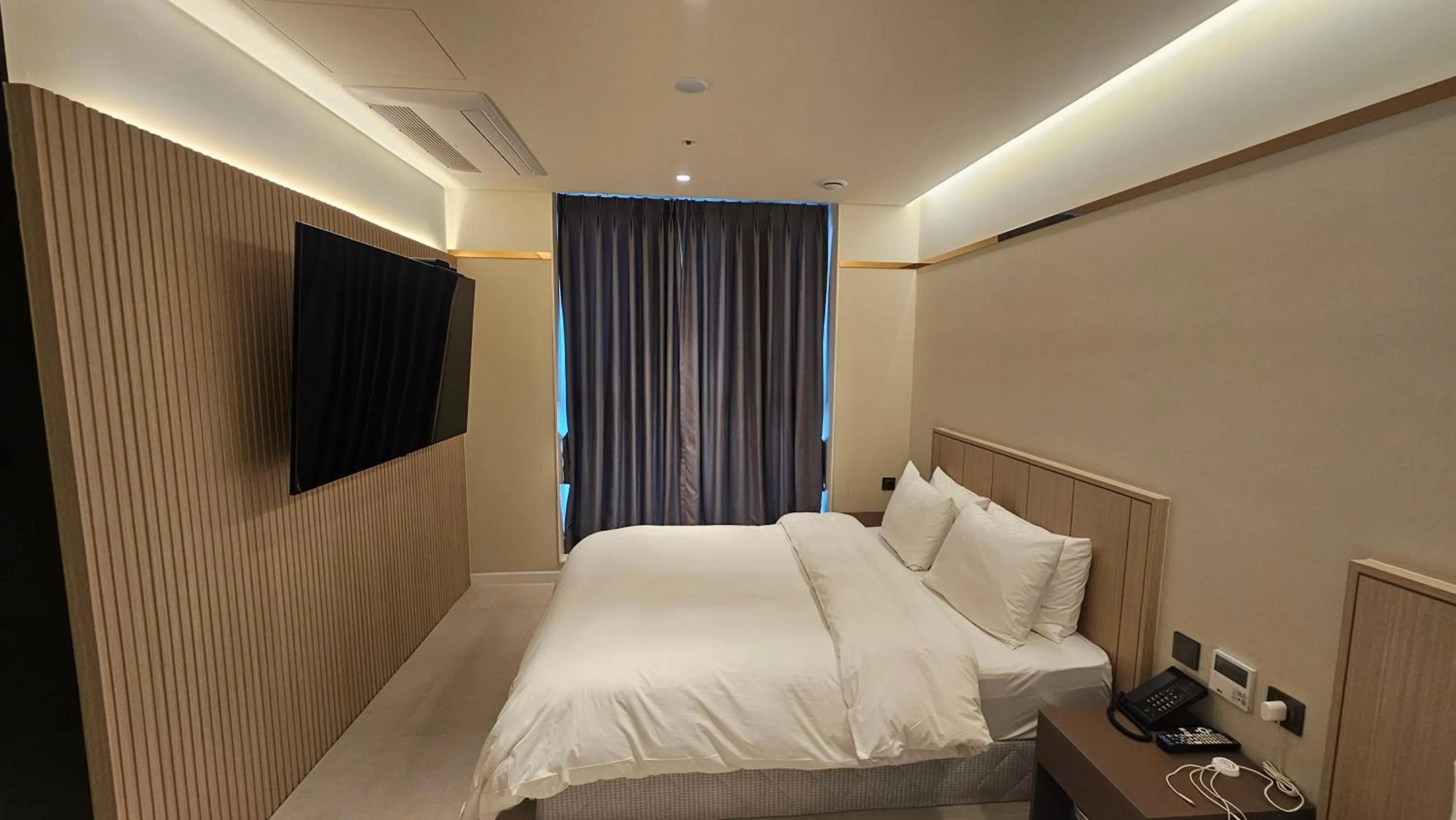 Bedroom, Bed in The Gleam Hotel