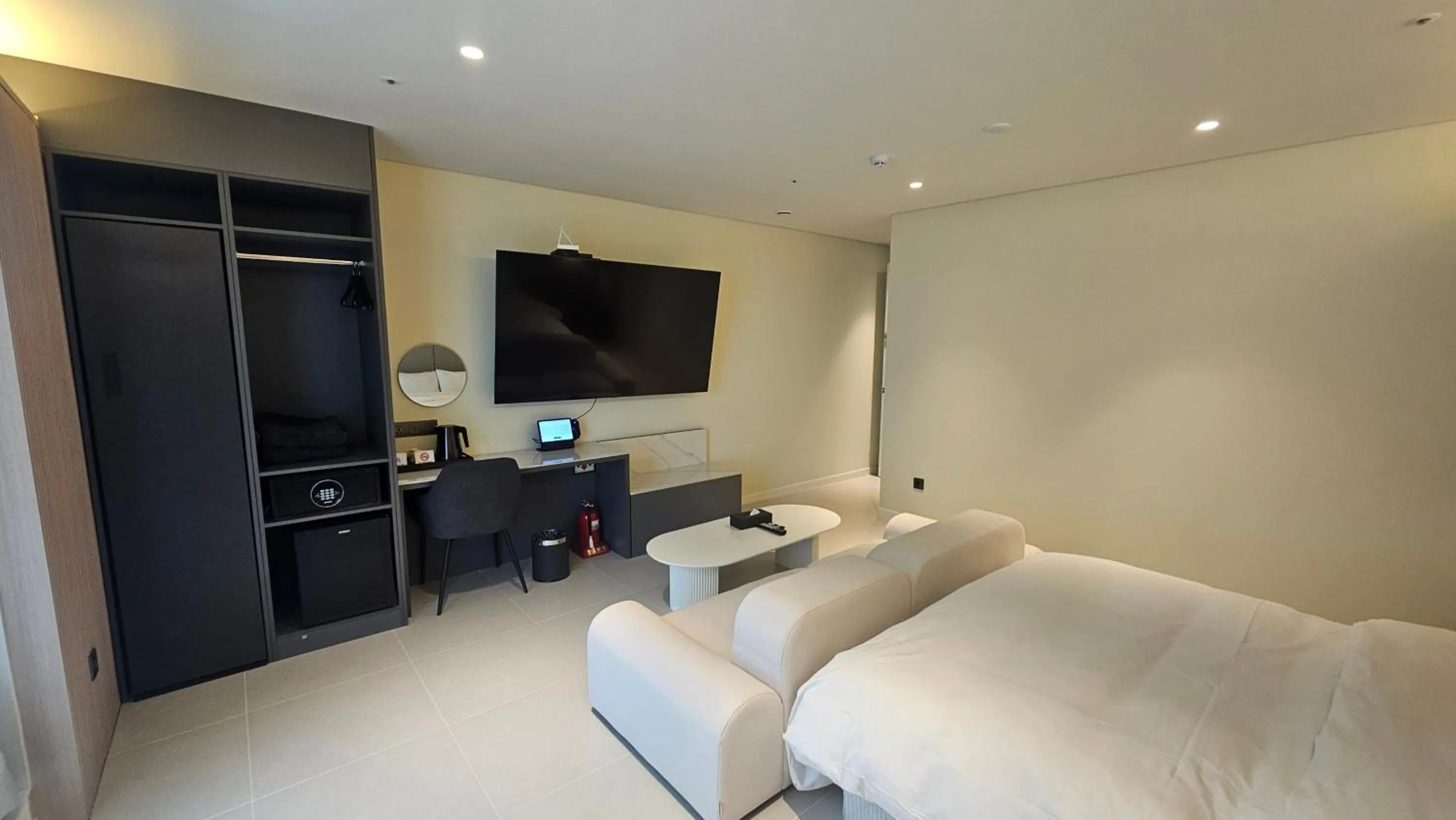 Bedroom in The Gleam Hotel