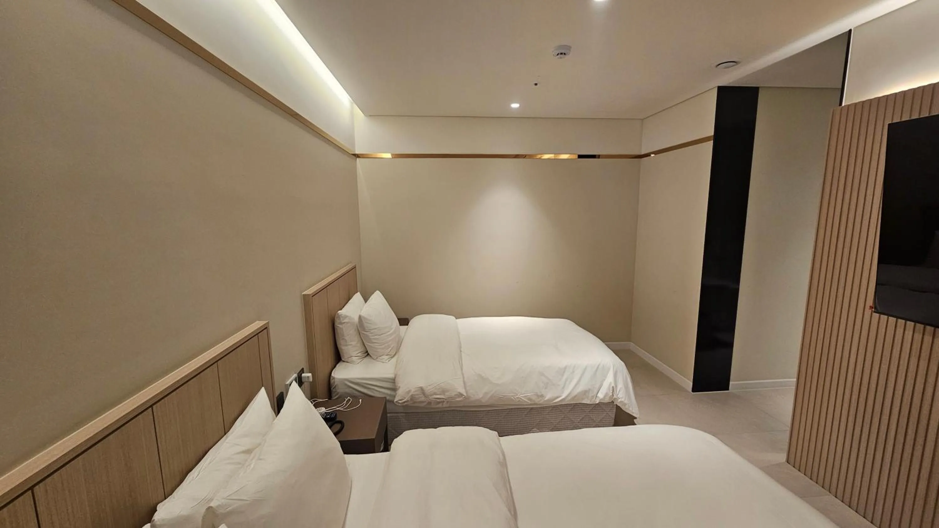 Bedroom, Bed in The Gleam Hotel