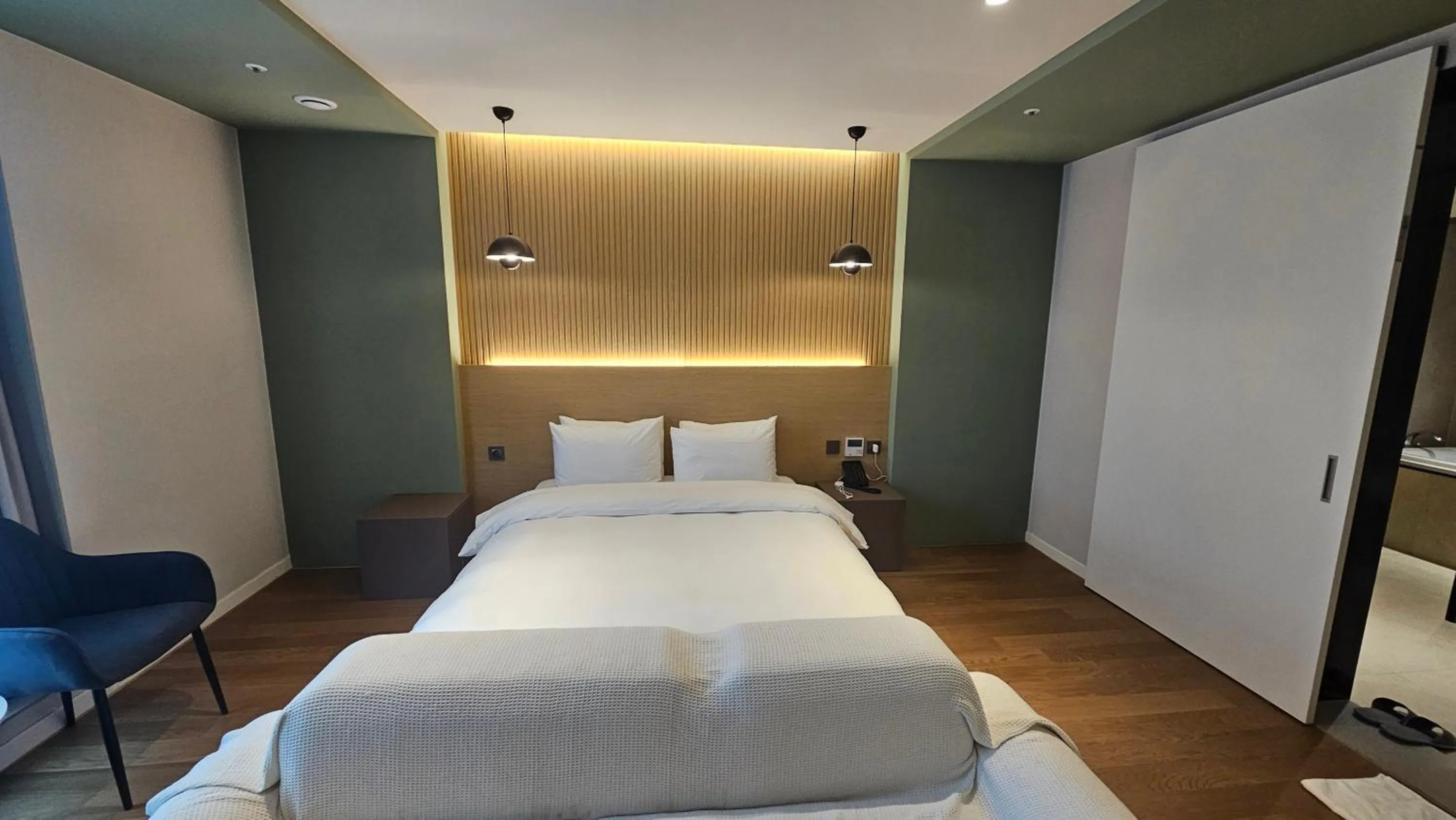 Bedroom, Bed in The Gleam Hotel