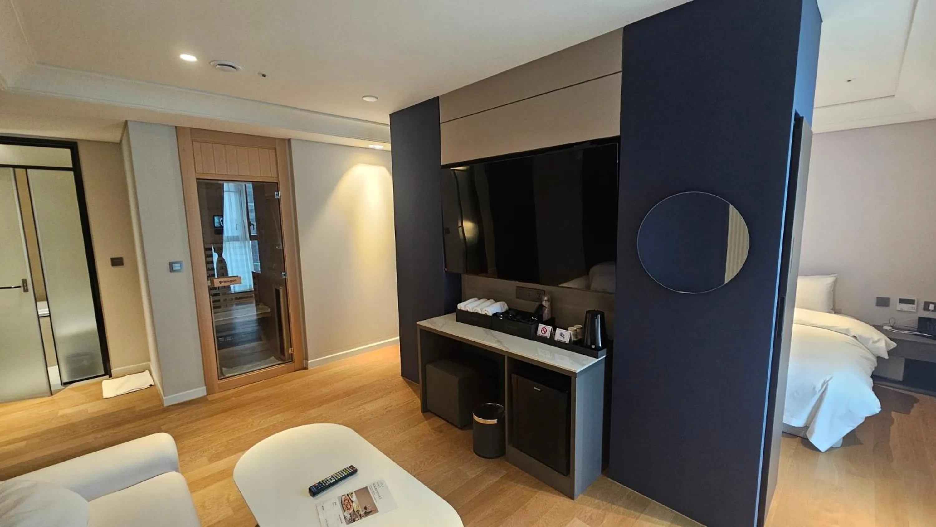 Bedroom, Bed in The Gleam Hotel