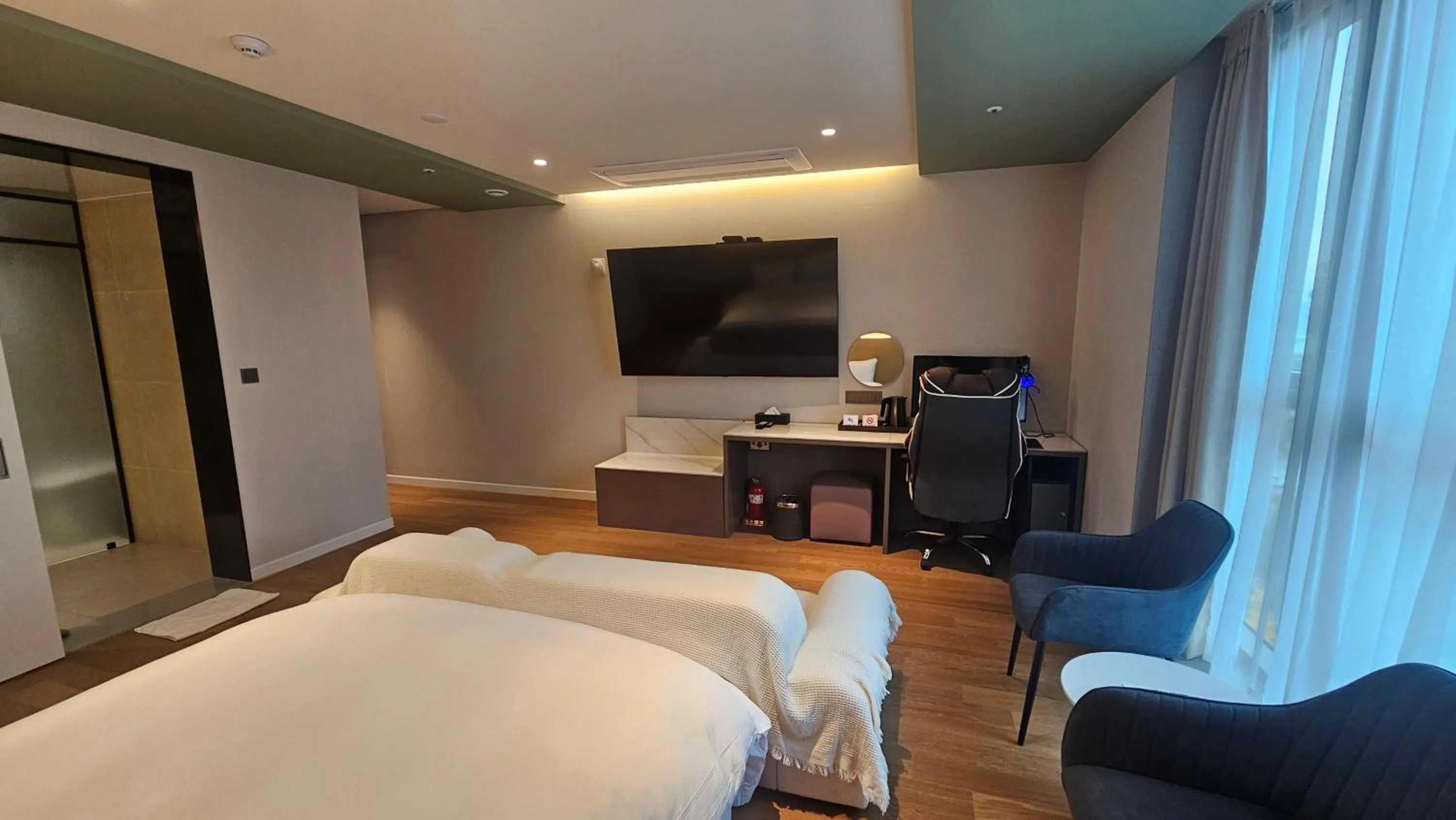 Bedroom, Bed in The Gleam Hotel