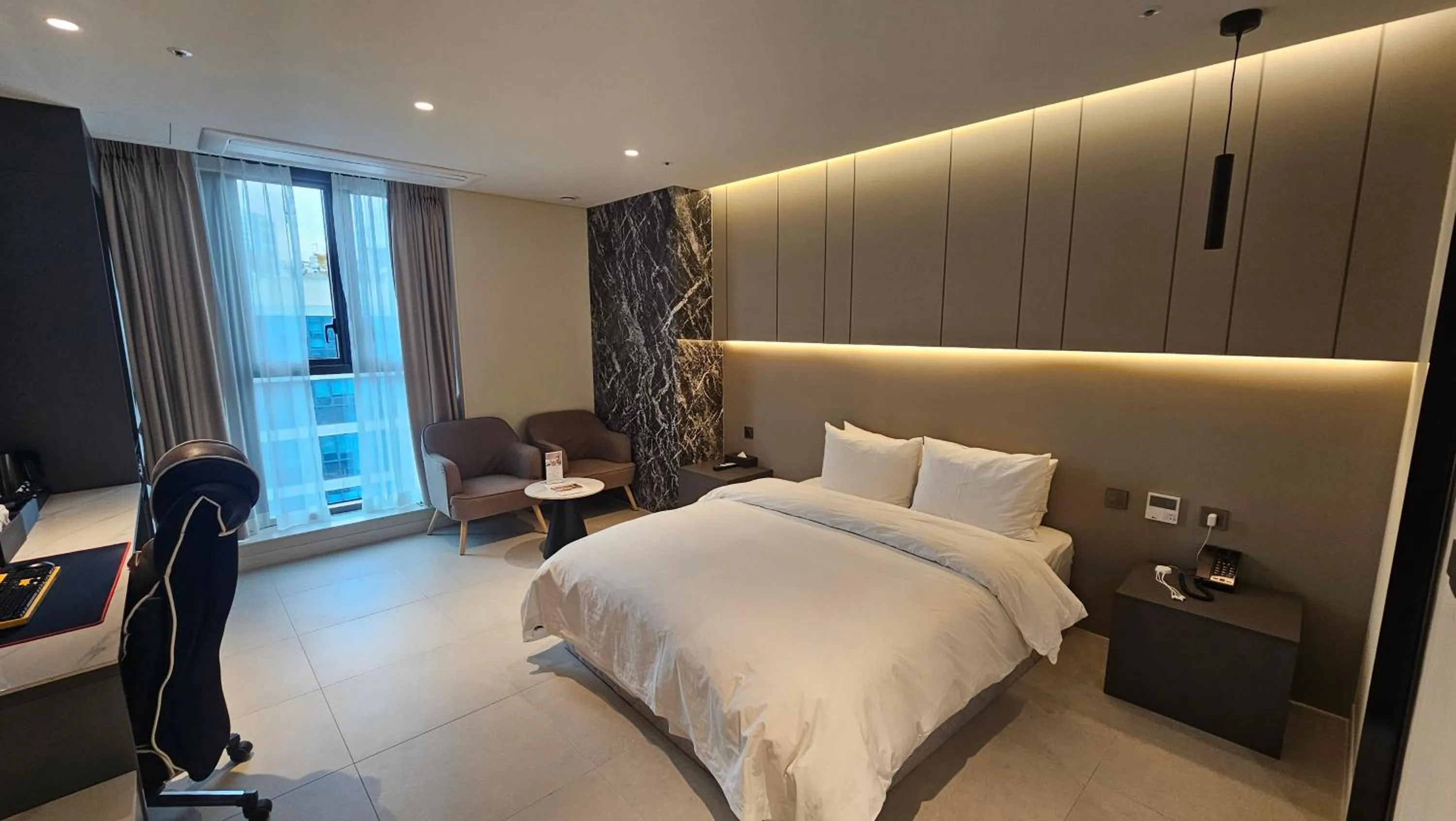 Bedroom, Bed in The Gleam Hotel